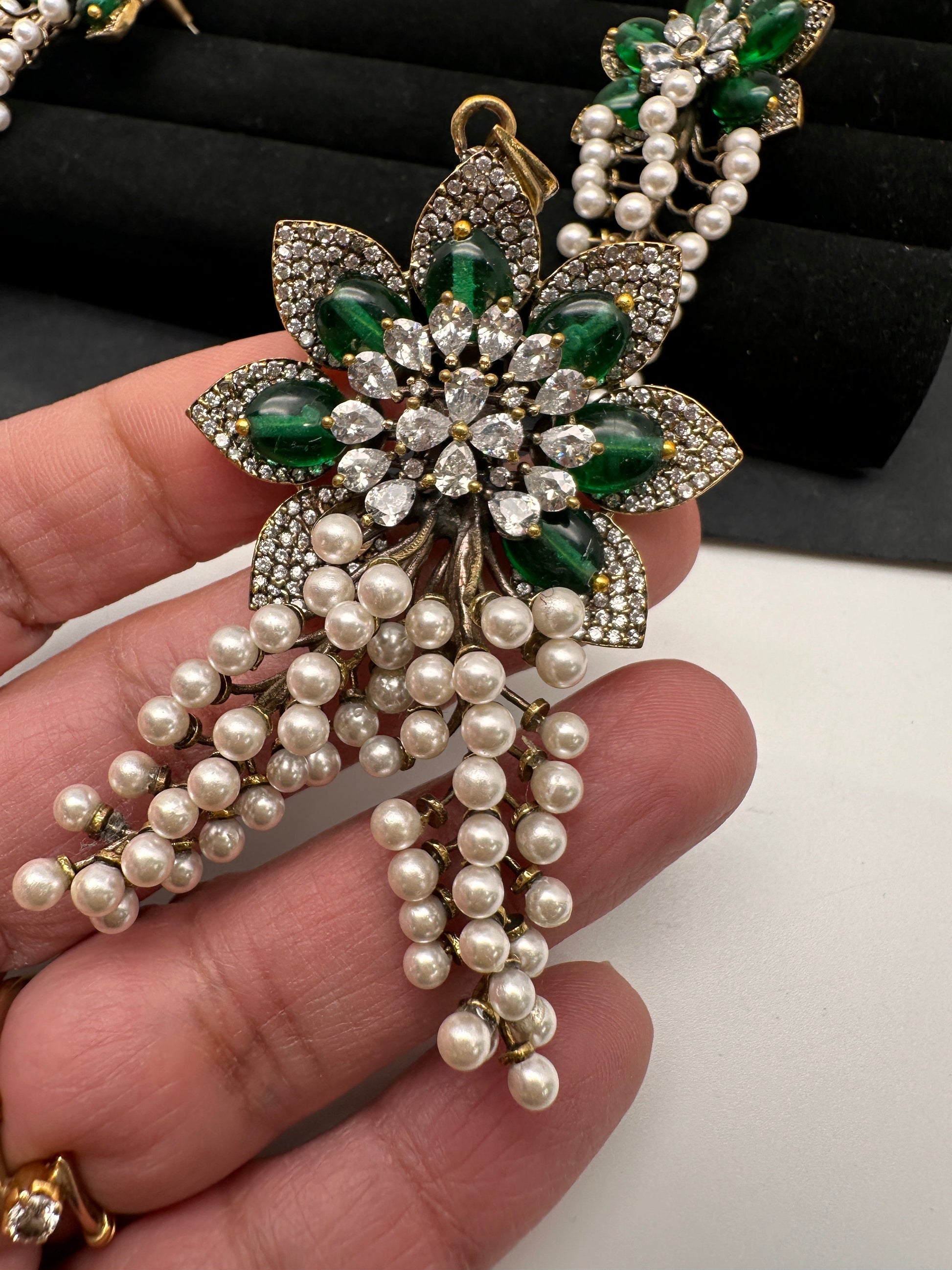 Victorian Floral Pearls Color Stone Pendent Set - Green