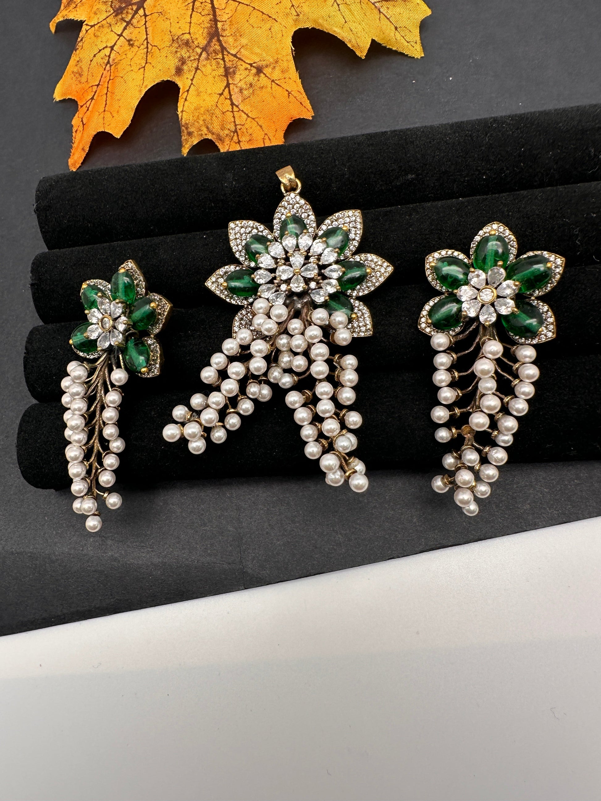 Victorian Floral Pearls Color Stone Pendent Set - Green