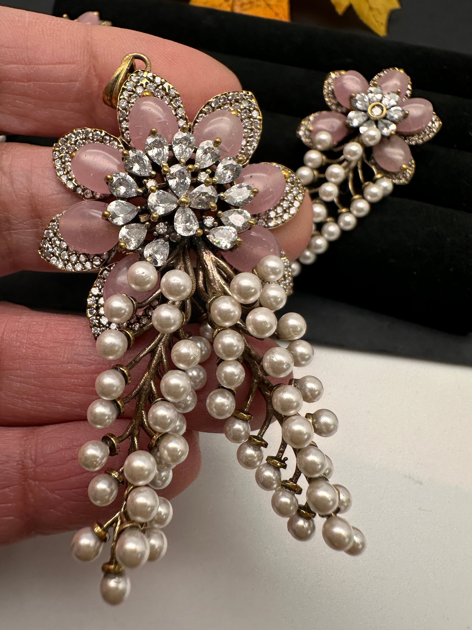Victorian Floral Pearls Color Stone Pendent Set - Pink