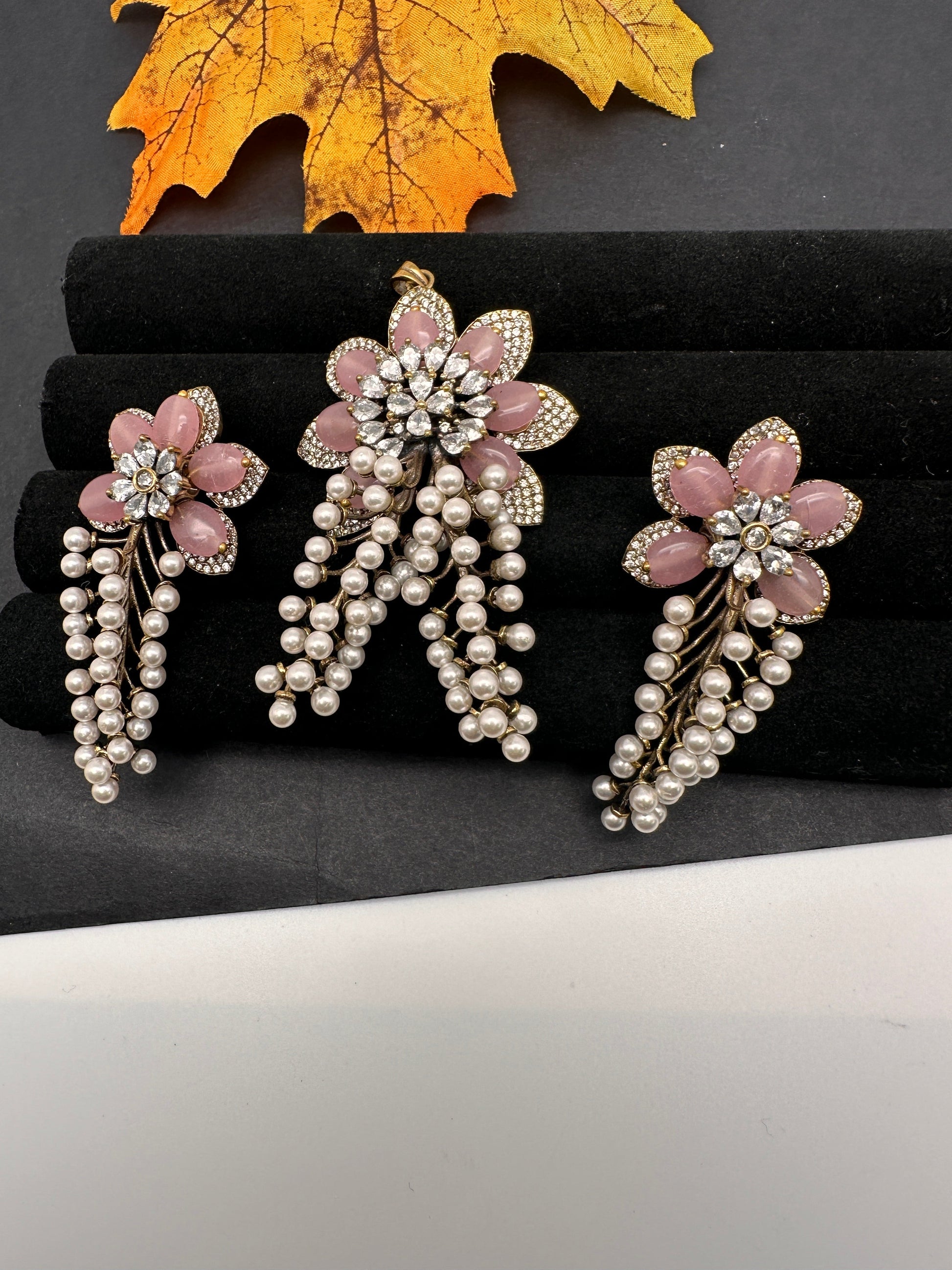 Victorian Floral Pearls Color Stone Pendent Set - Pink