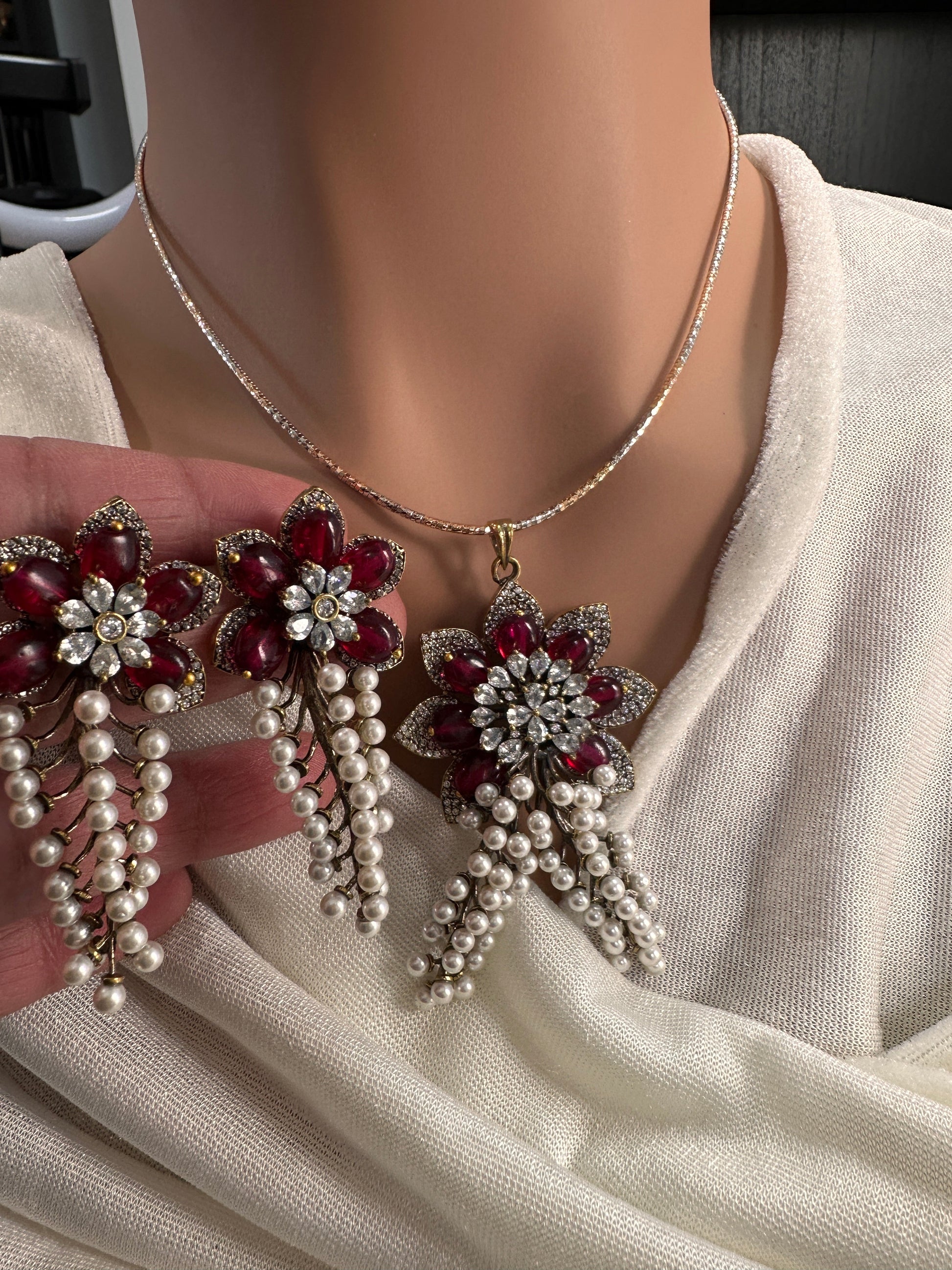 Victorian Floral Pearls Color Stone Pendent Set - Red