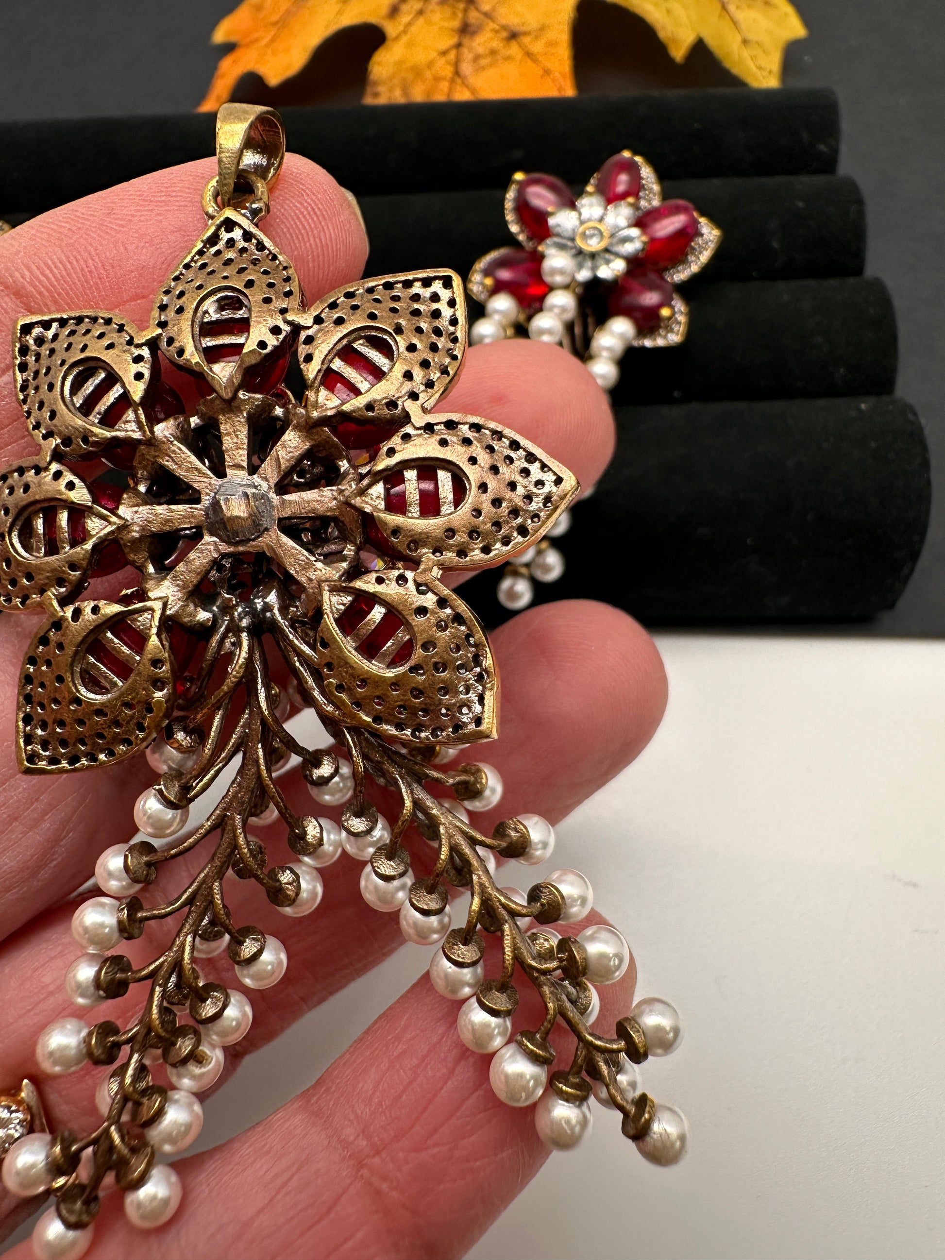 Victorian Floral Pearls Color Stone Pendent Set - Red