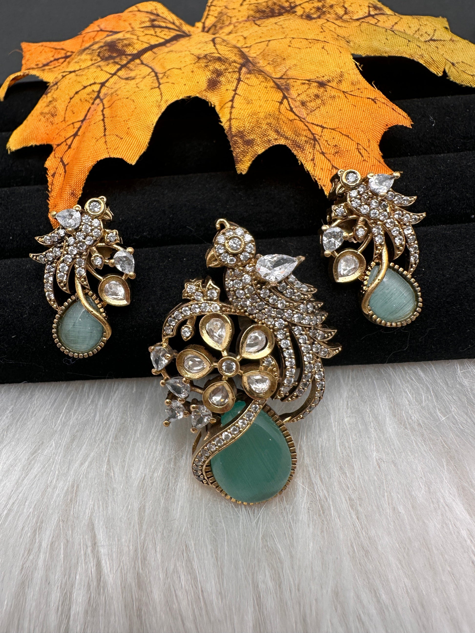 Victorian Birdie Moissanite AD Color Stone Pendent Set - MintGreen