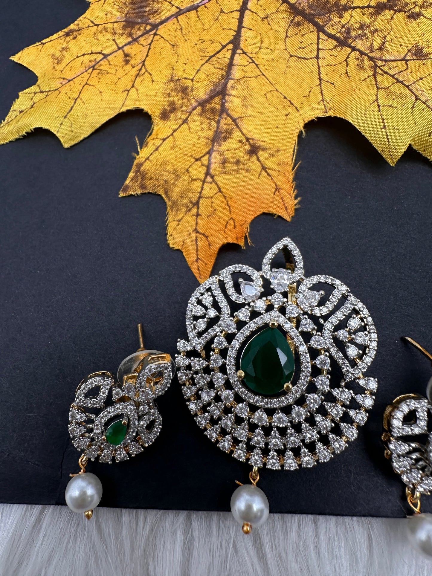 AD Diamond Finish Emerald Pendent Set
