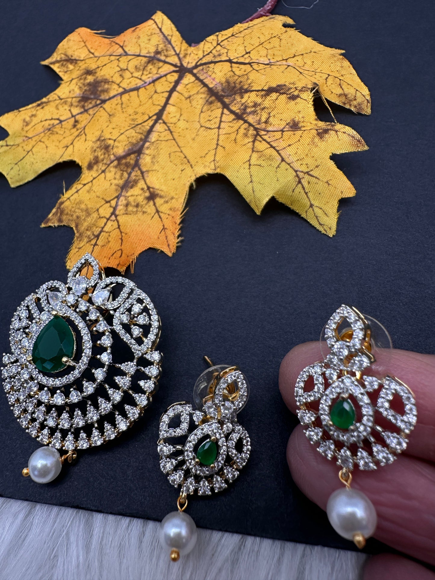 AD Diamond Finish Emerald Pendent Set