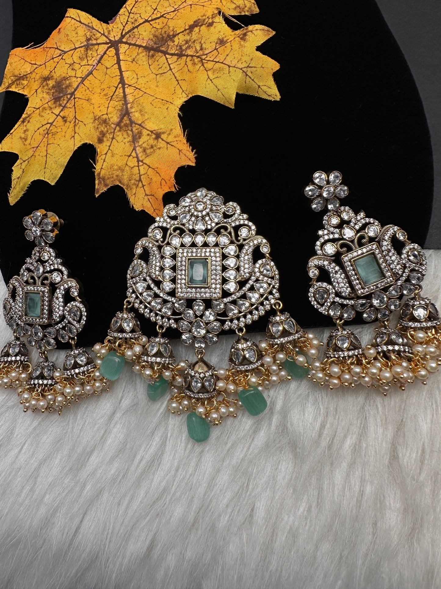 Victorian  Pearls Color Stone Pendent Set - MintGreen