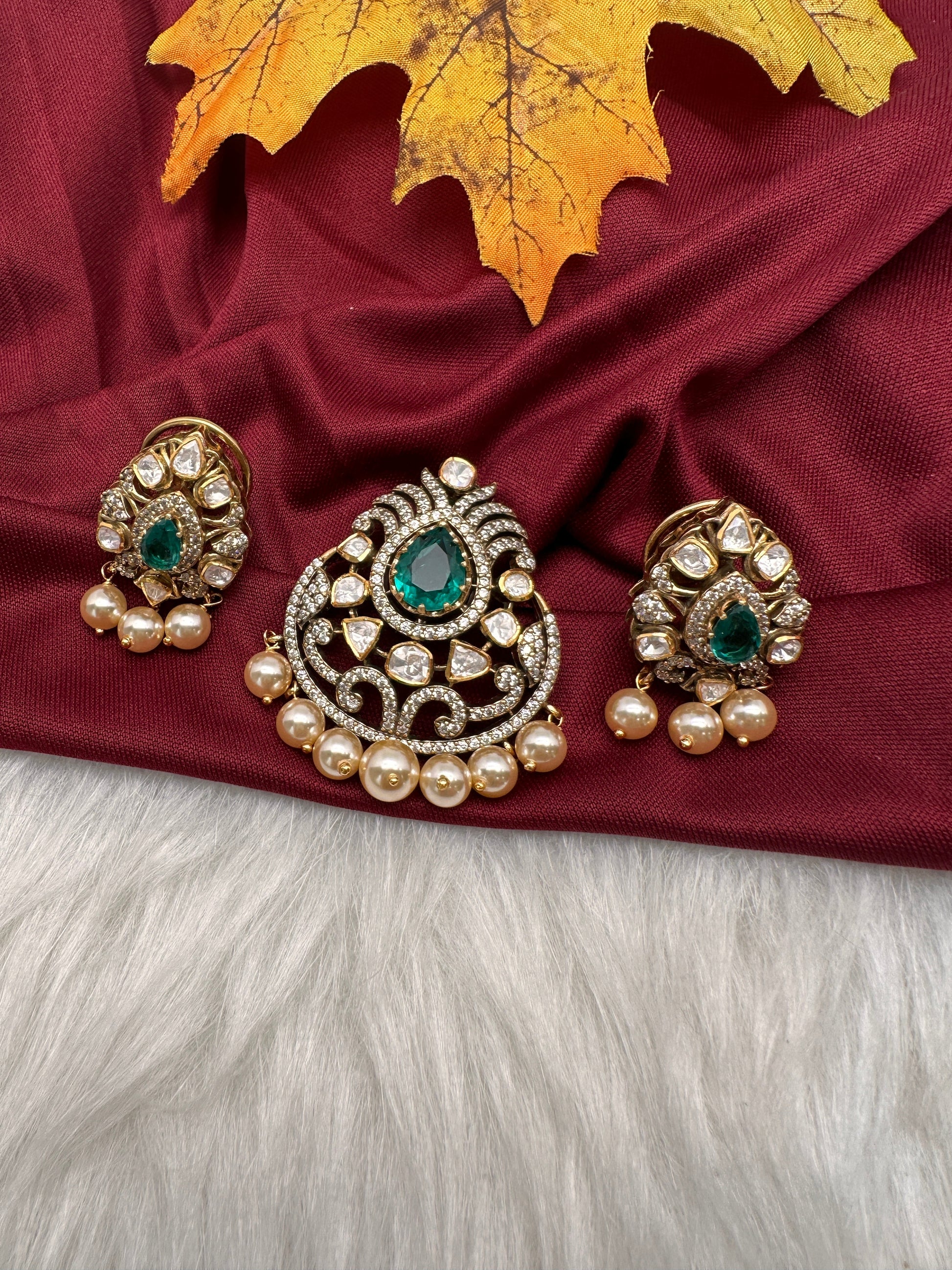 92.5 Silver Green  Moissanite Pendent Set