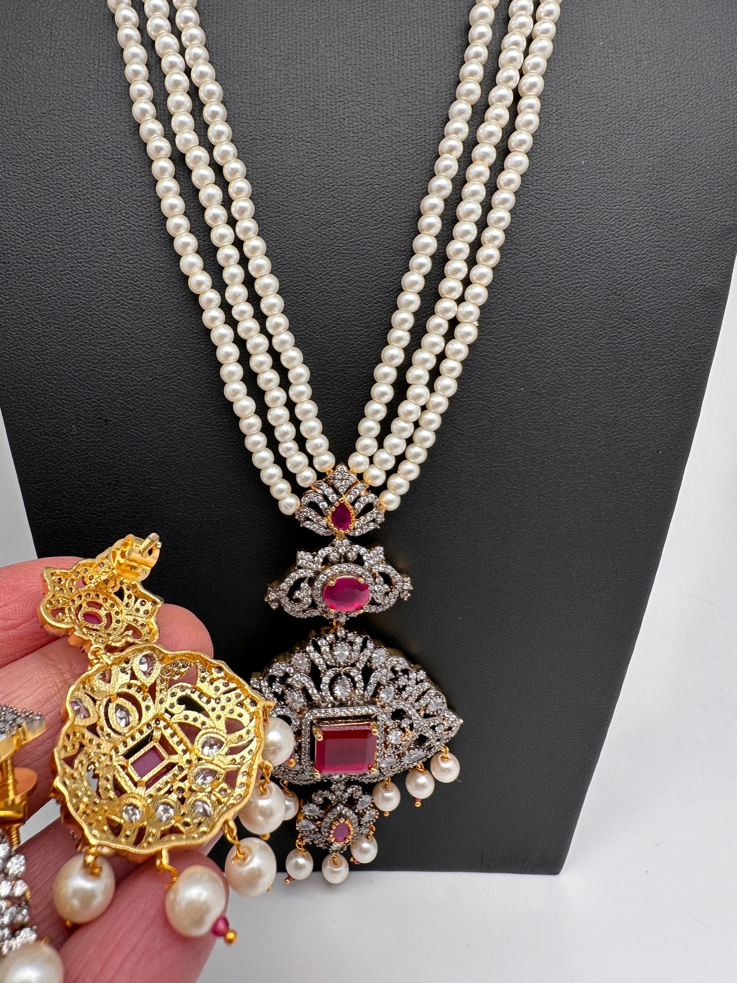 AD Red Stone Pendent Pearl Mala