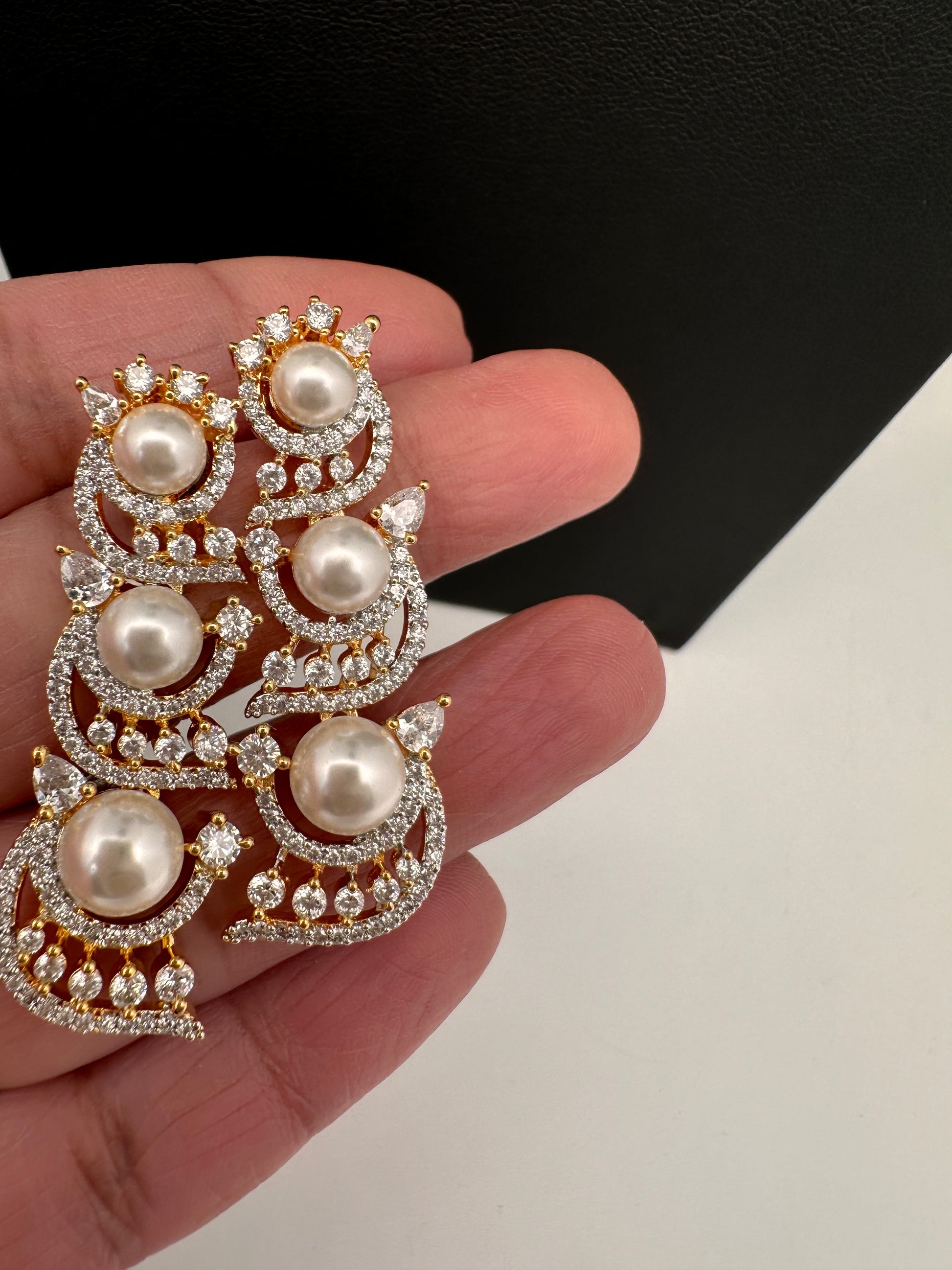 Elegant Shell Pearl Necklace - Gold