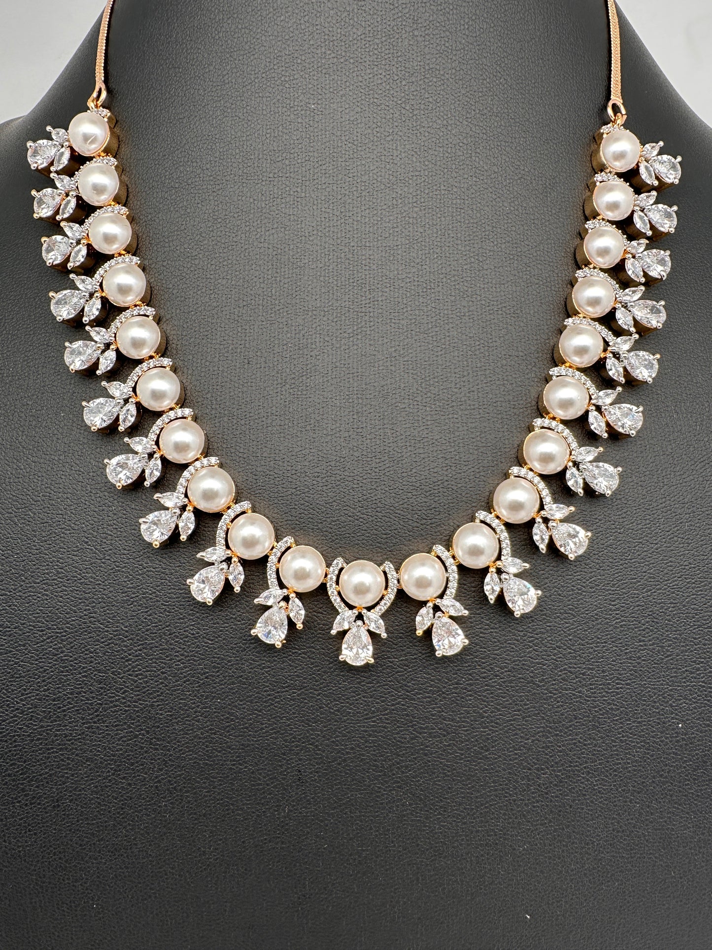 Neckline Gold Shell Pearl Necklace