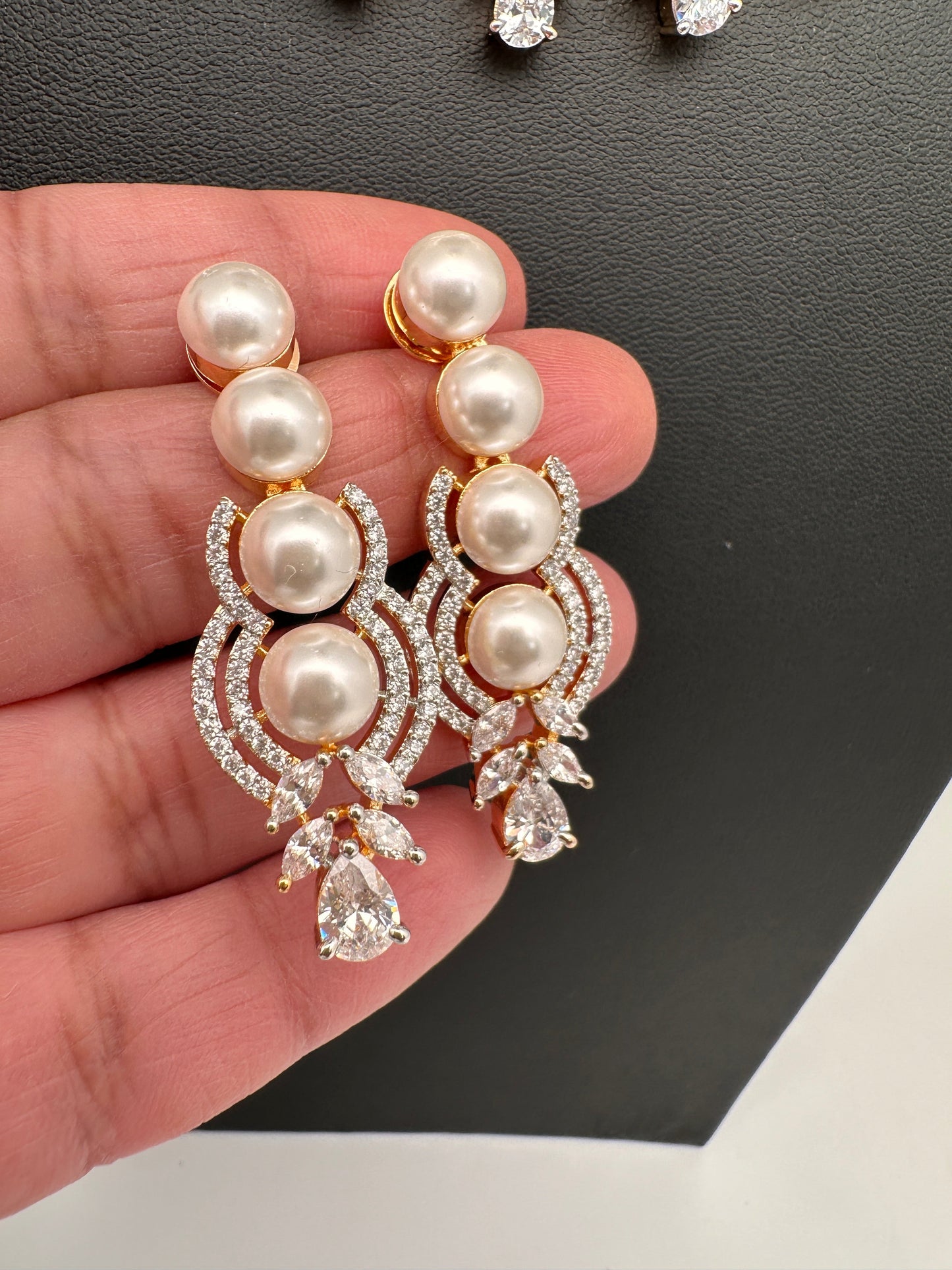 Neckline Gold Shell Pearl Necklace