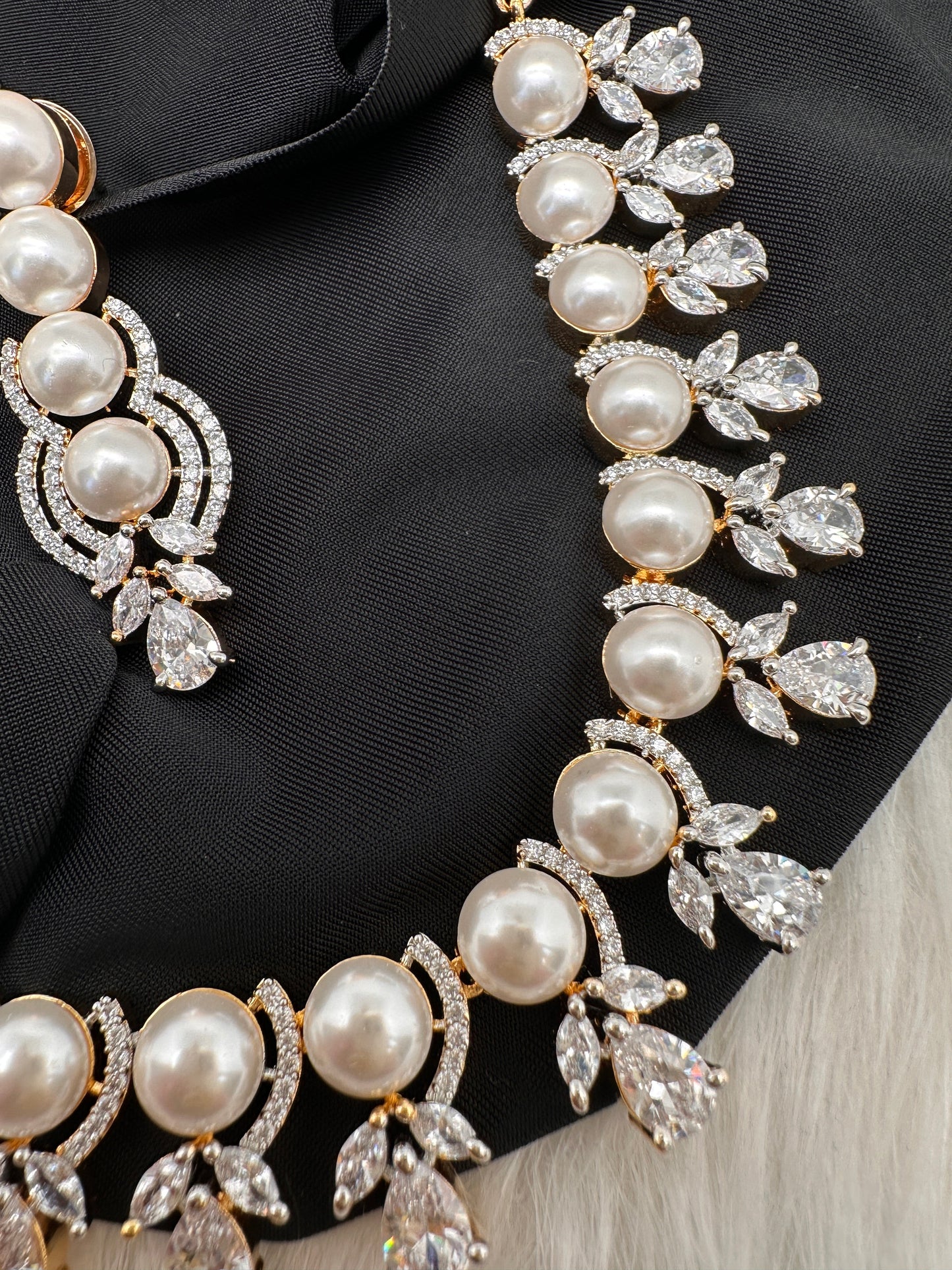 Neckline Gold Shell Pearl Necklace