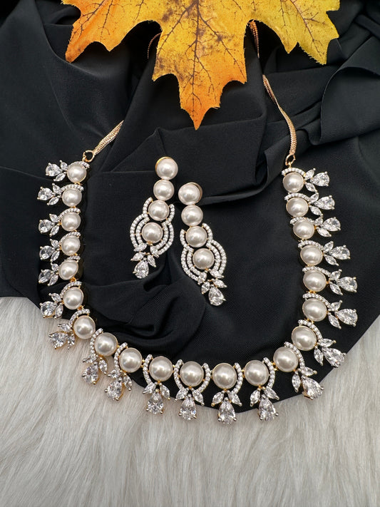 Neckline Gold Shell Pearl Necklace