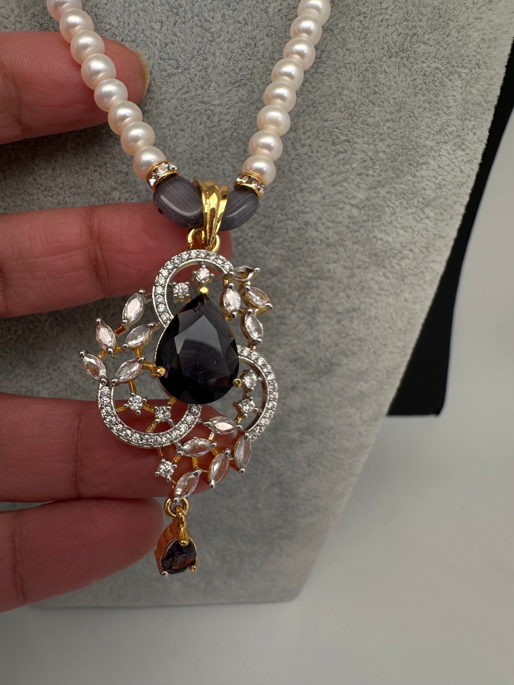 Real Fresh Water Pearls Single Line Color Stone Necklace - 