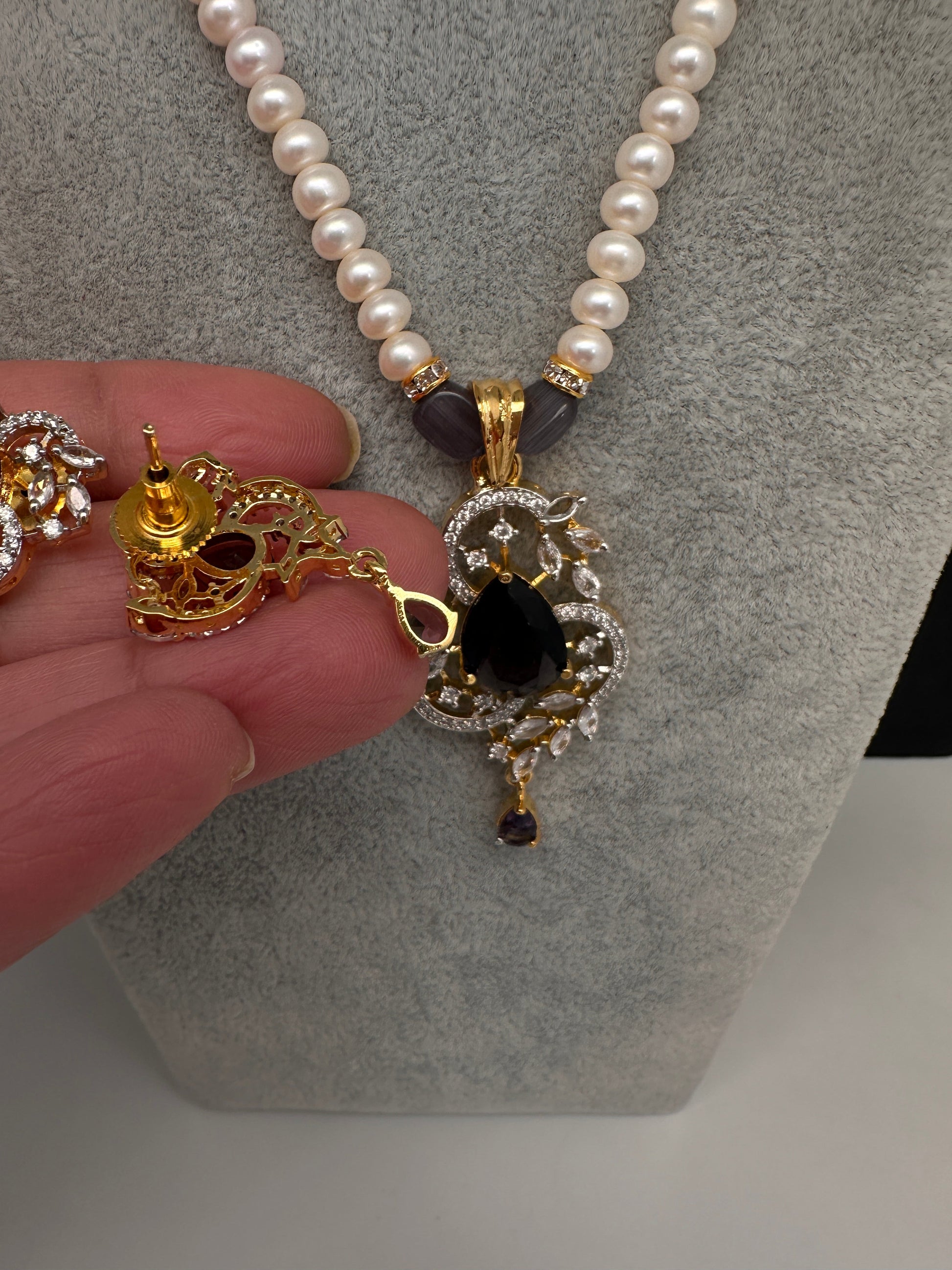 Real Fresh Water Pearls Single Line Color Stone Necklace - 