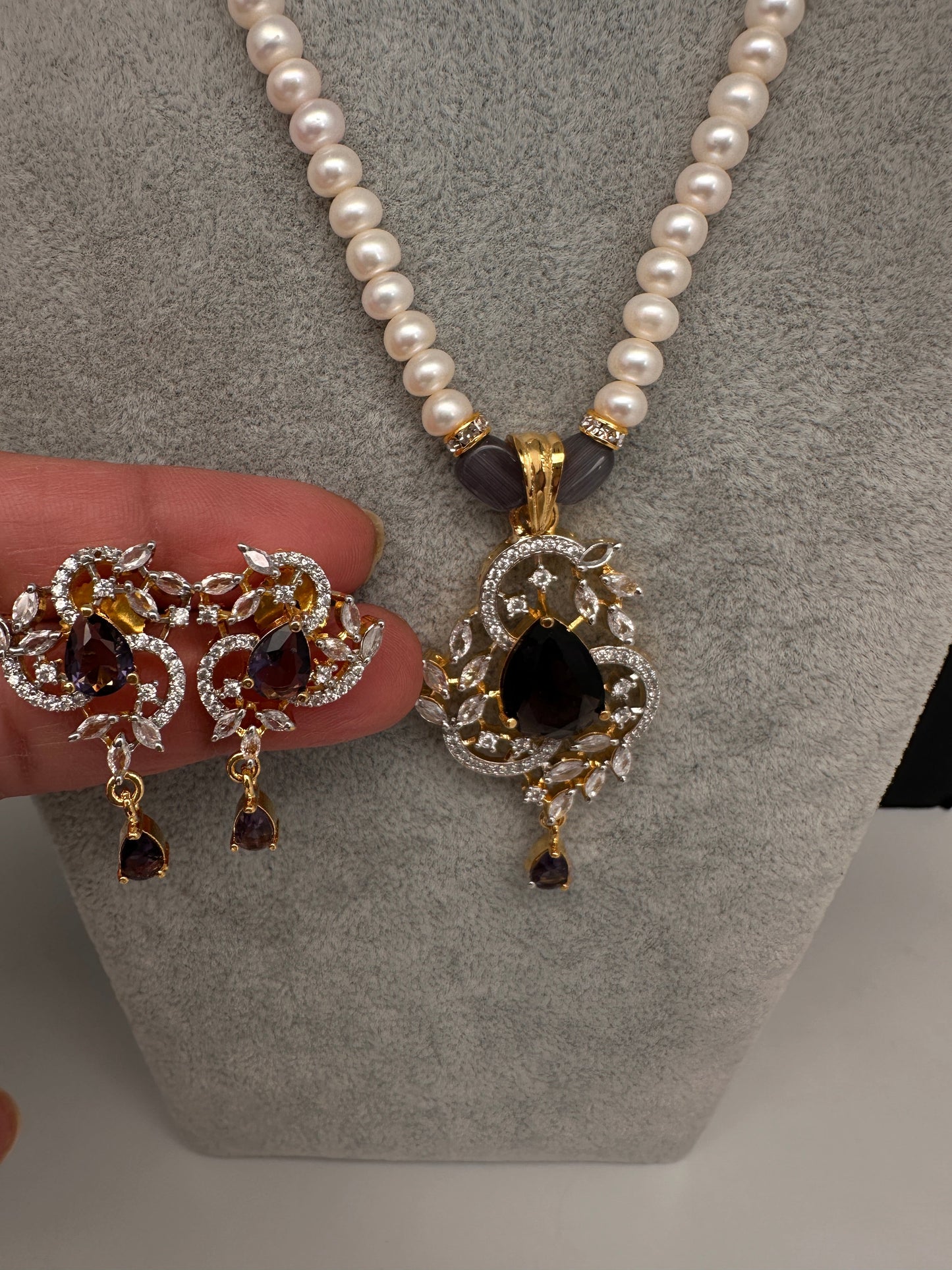 Real Fresh Water Pearls Single Line Color Stone Necklace - 