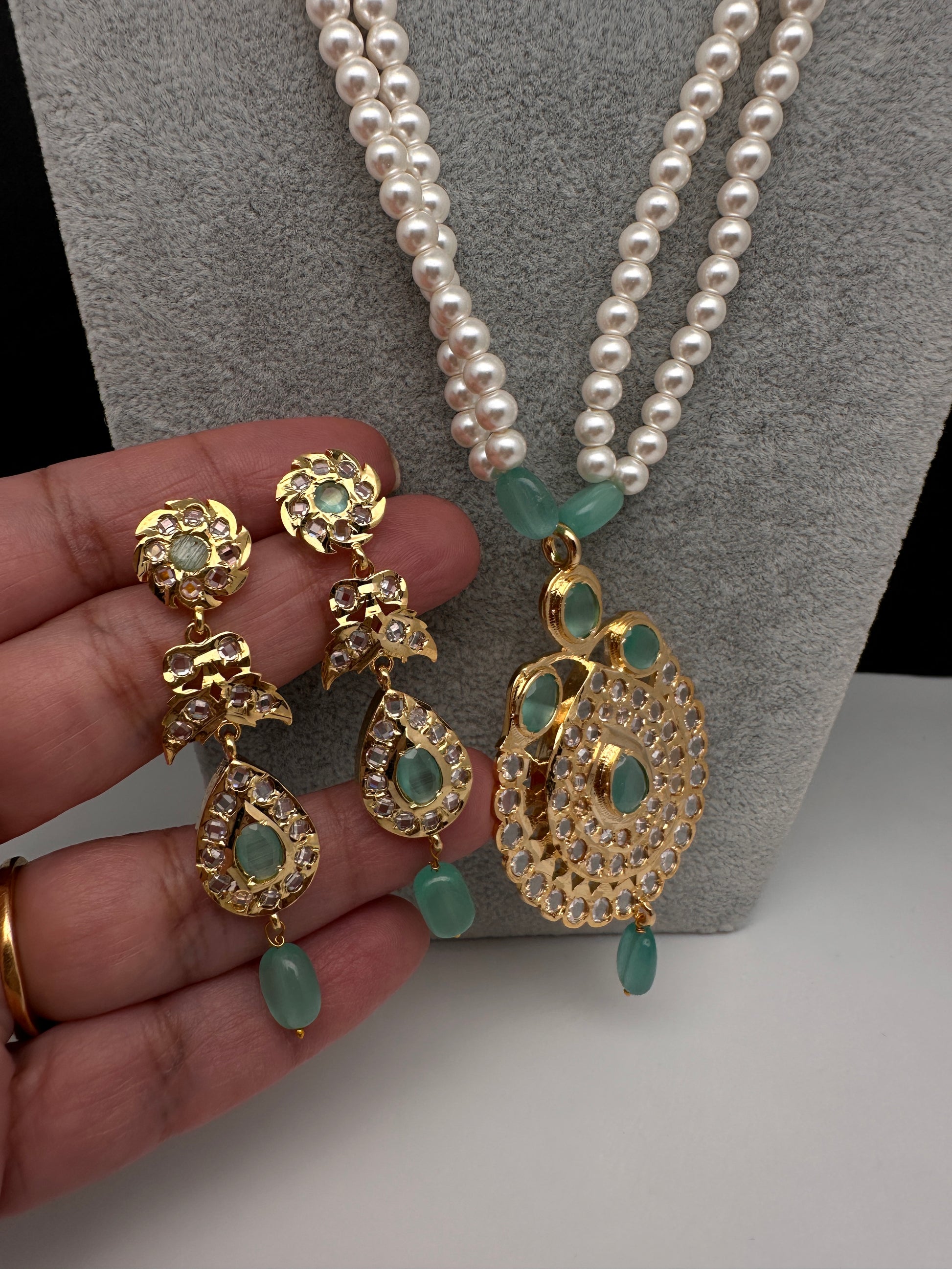 Mint Green Hyderabadi Jadau Polki Jugni in Shell Pearls Short Necklace - 