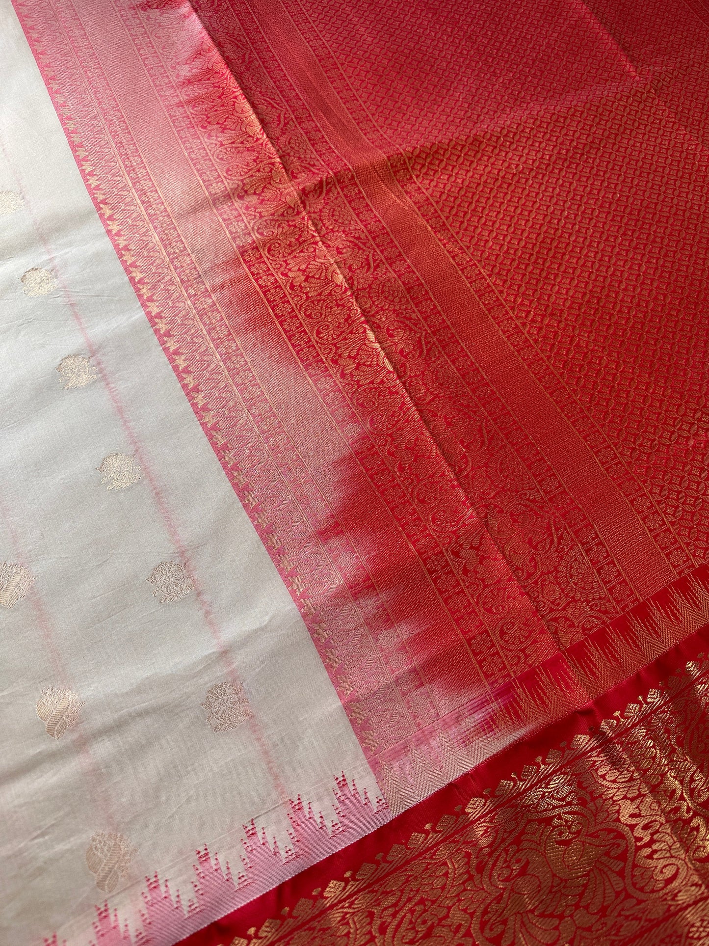 Pure Pattu Gadwal Cream Red Saree