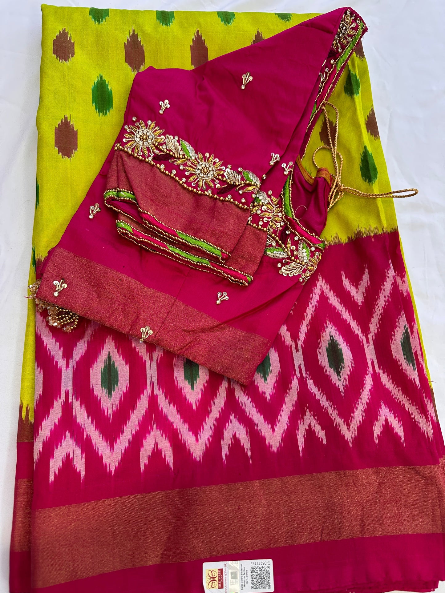 Pochampally Ikkat Pure Silk Mark Certified Saree