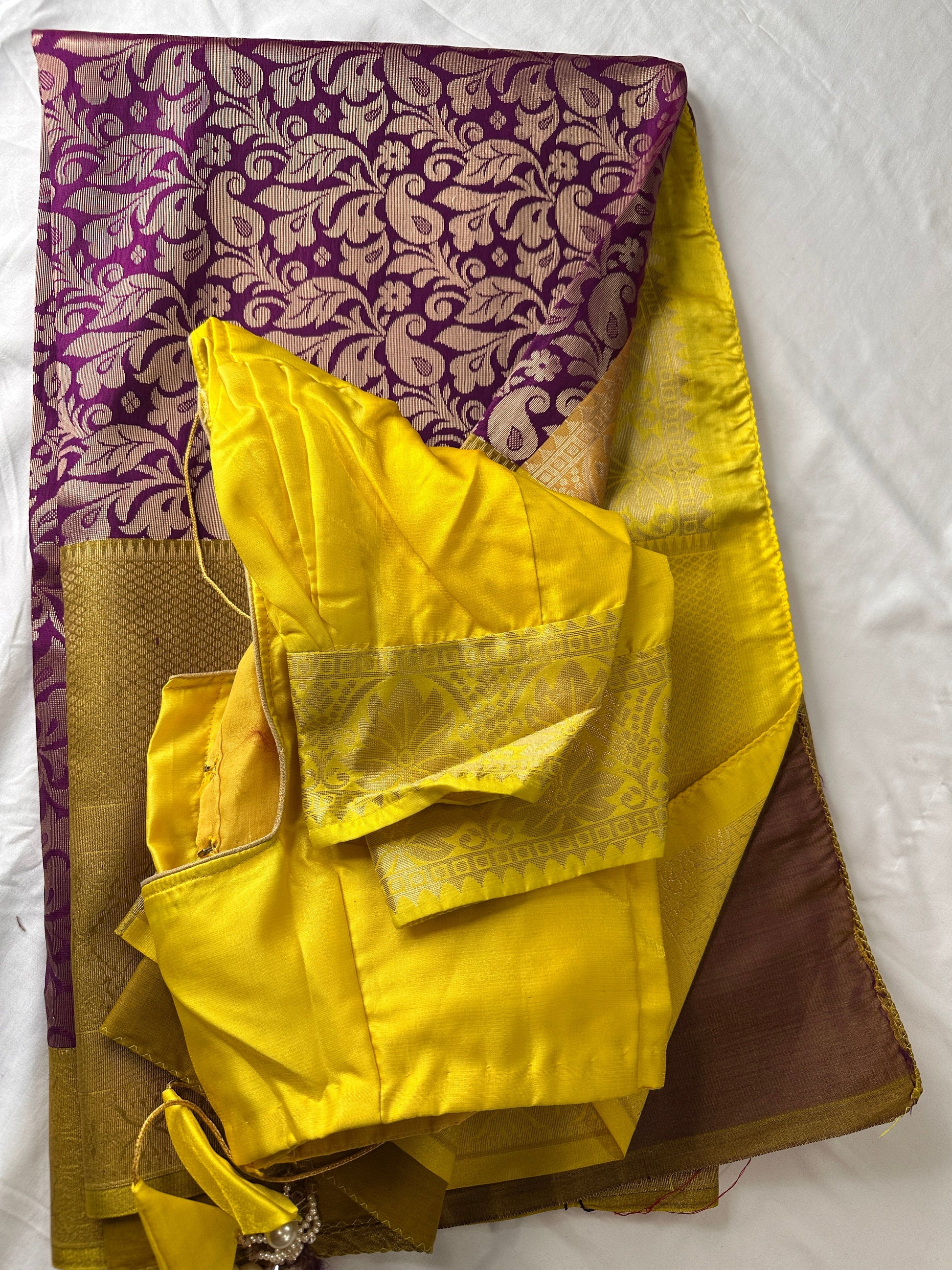 Brokate Semi Banarse Magenta Saree