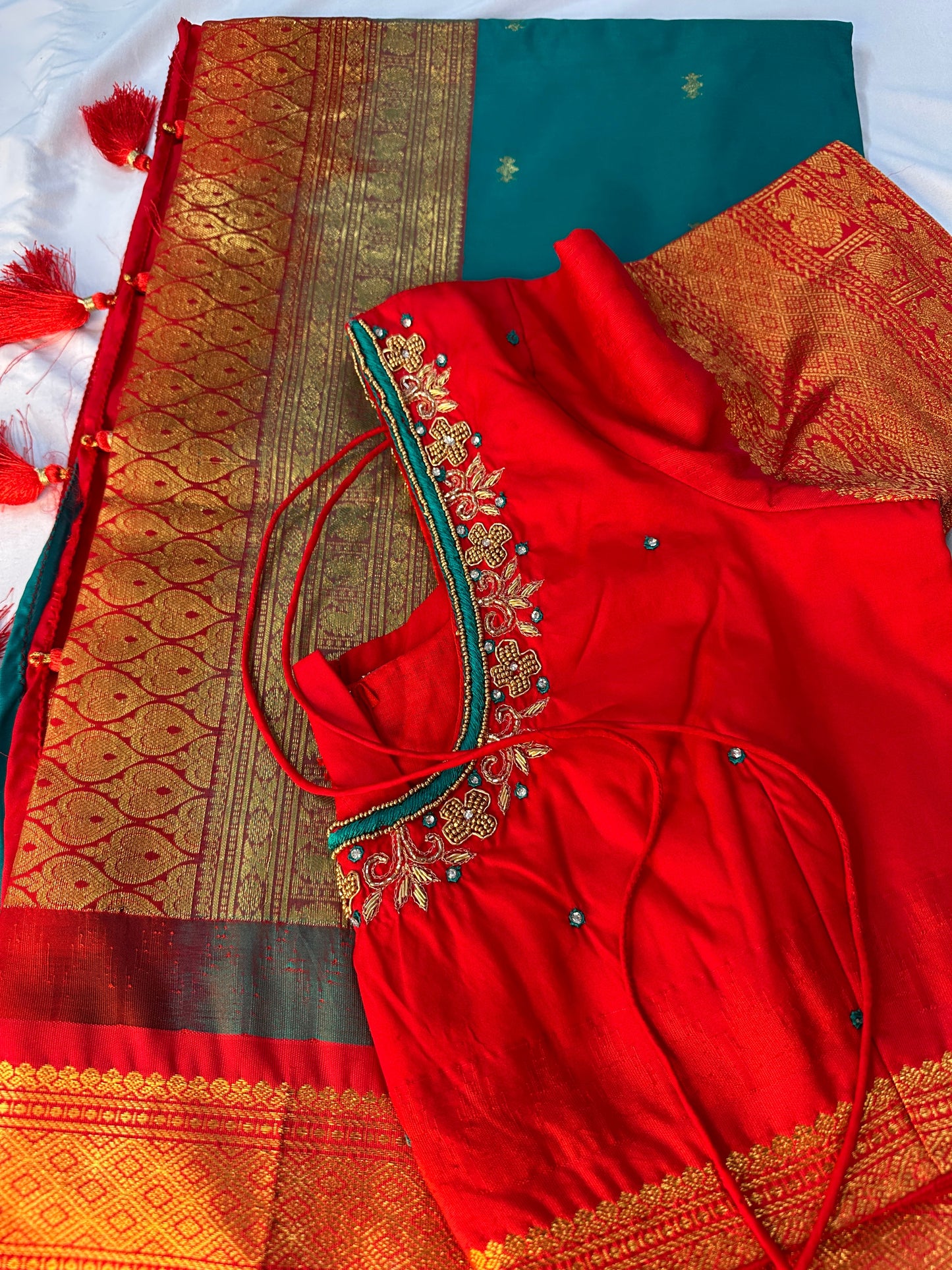 Green Red Pattu Gadwal Saree