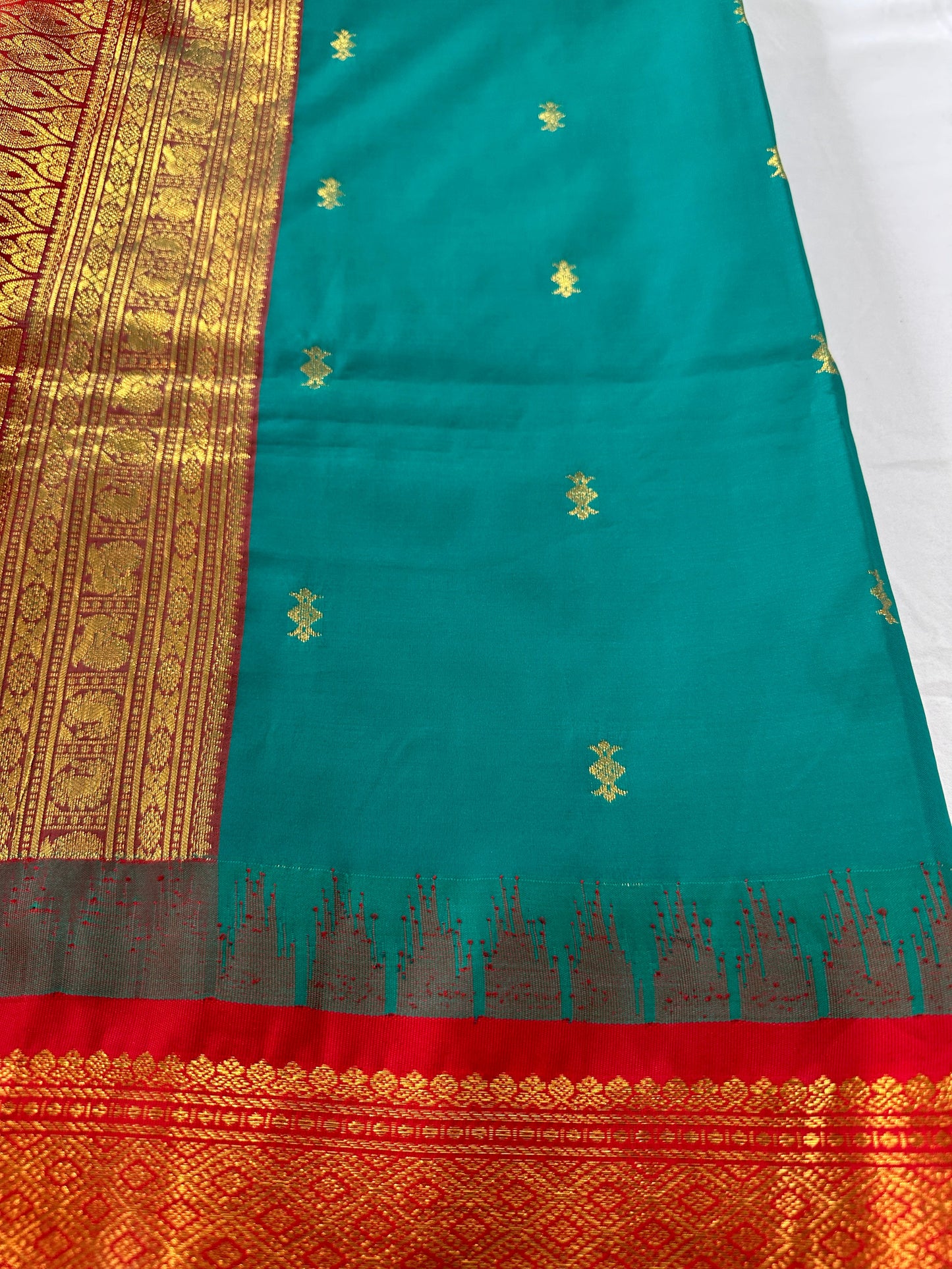 Green Red Pattu Gadwal Saree