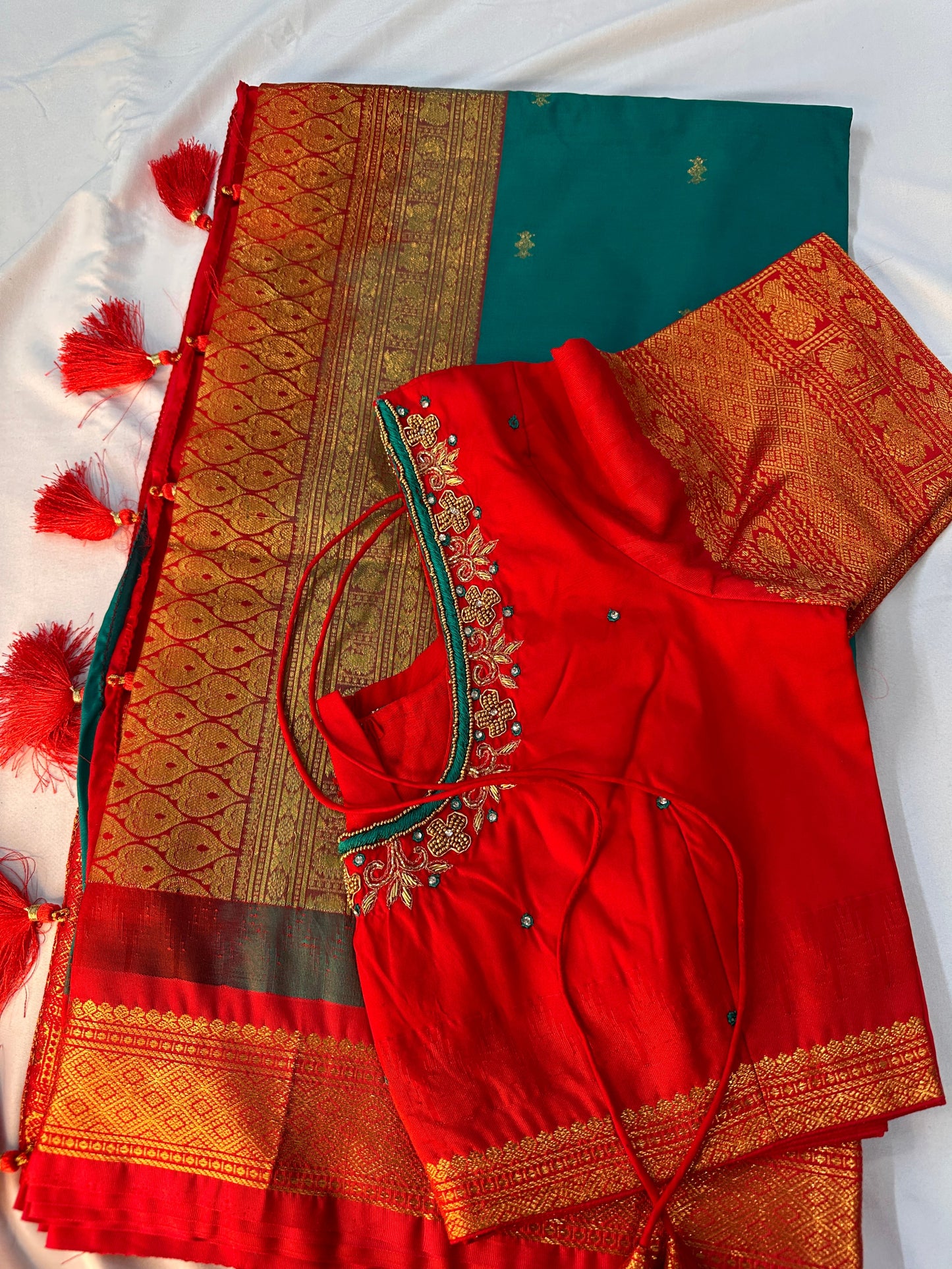 Green Red Pattu Gadwal Saree