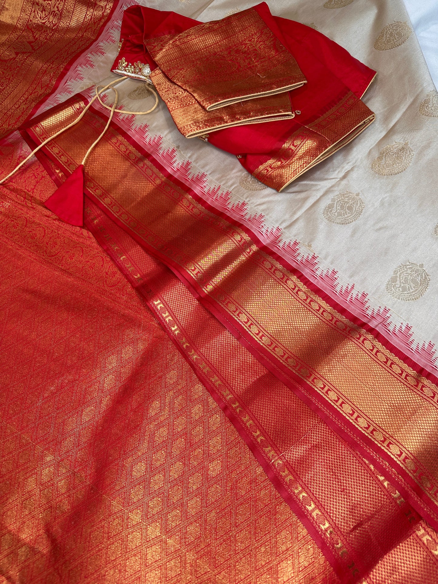Cream Red Pure Silk Pattu Gadwal Saree
