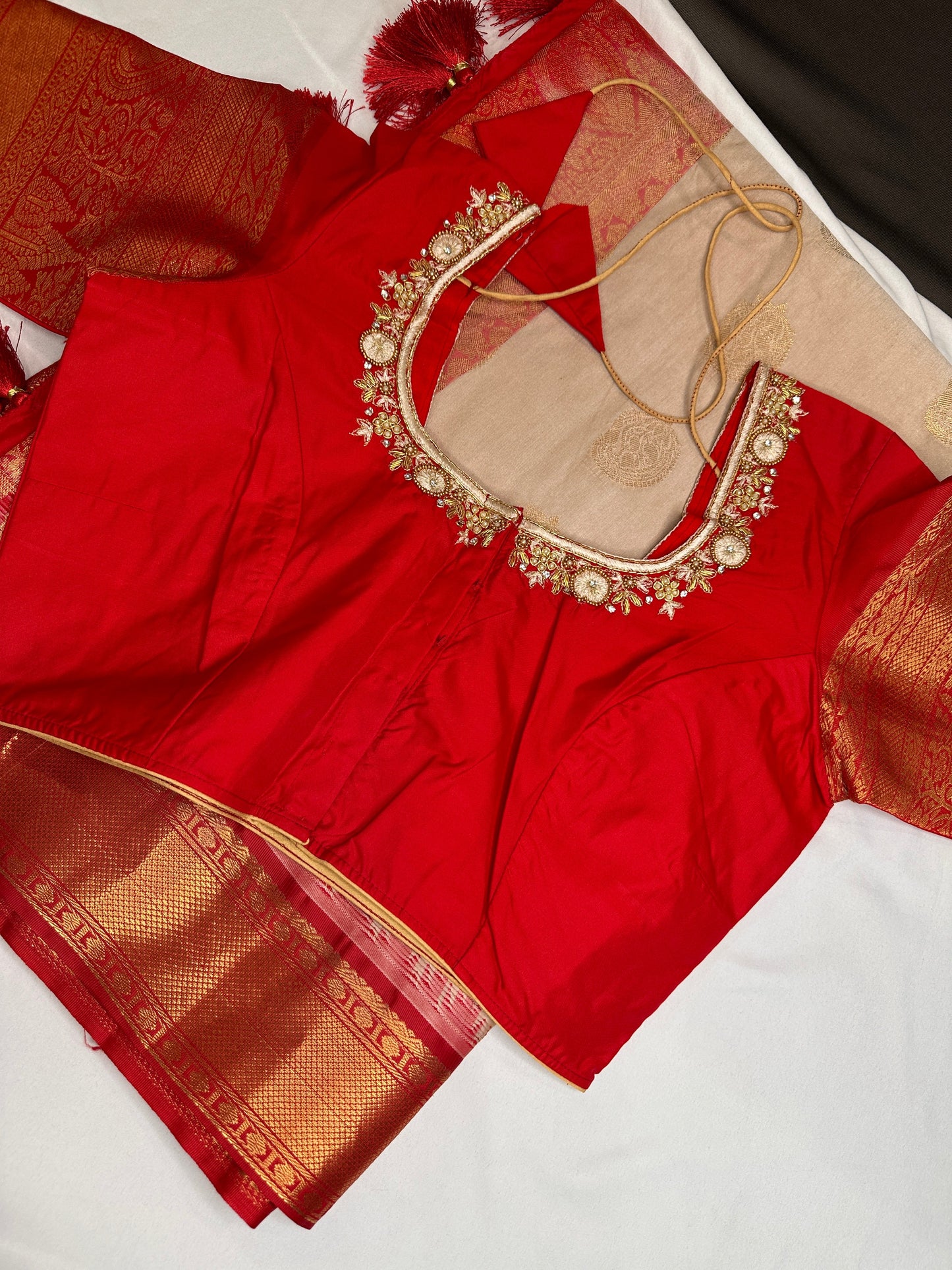 Cream Red Pure Silk Pattu Gadwal Saree