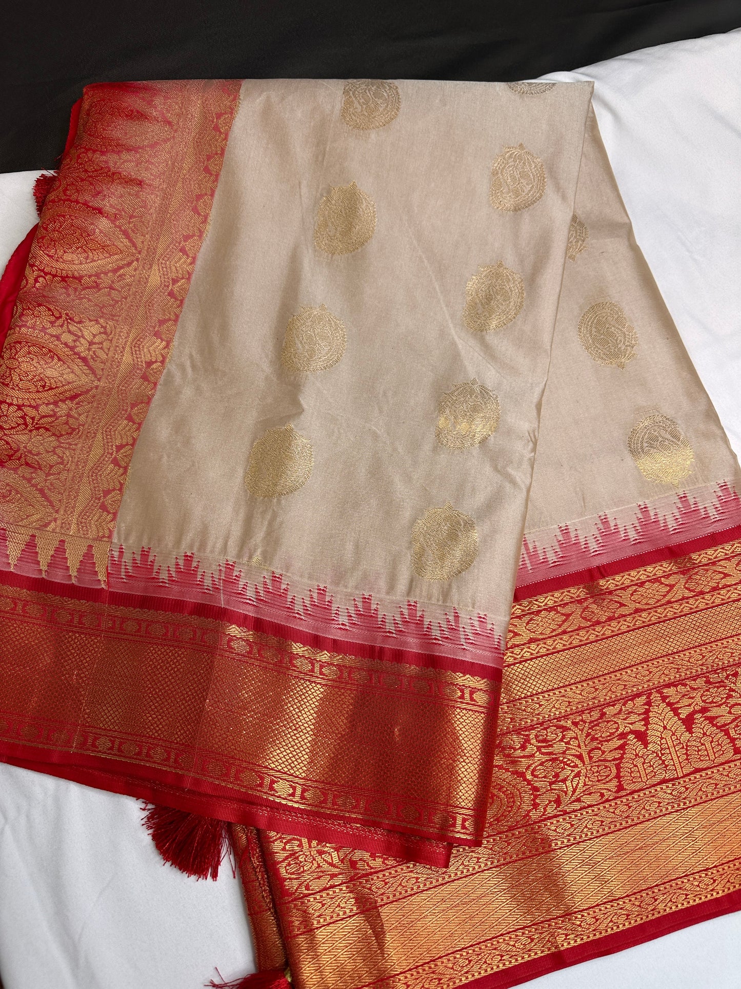Cream Red Pure Silk Pattu Gadwal Saree