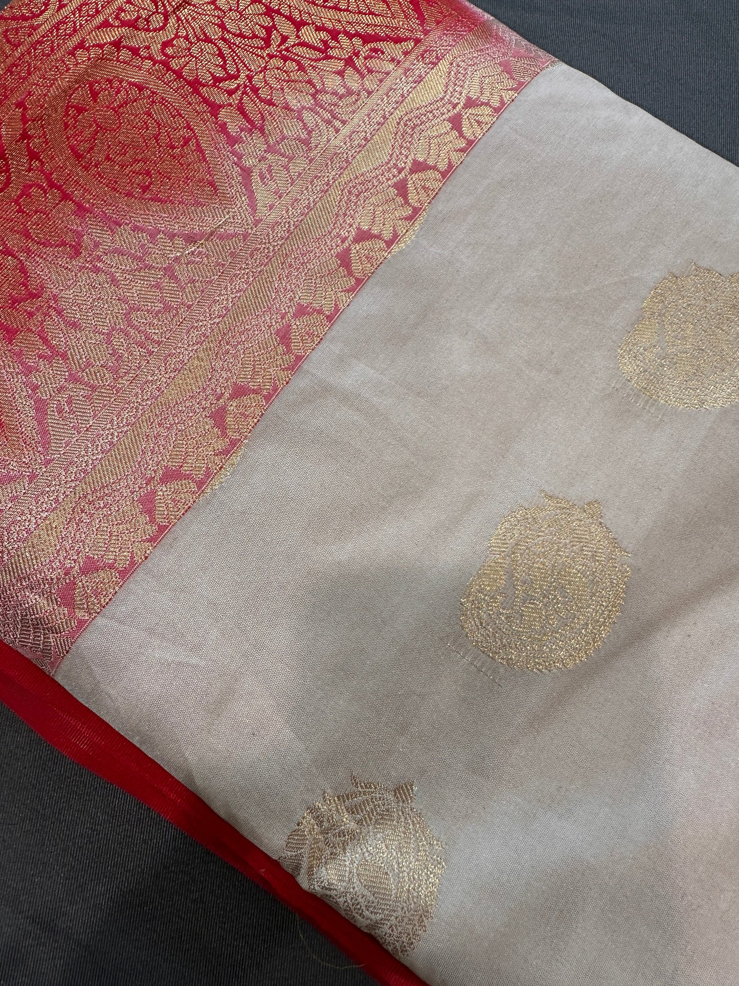 Cream Red Pure Silk Pattu Gadwal Saree