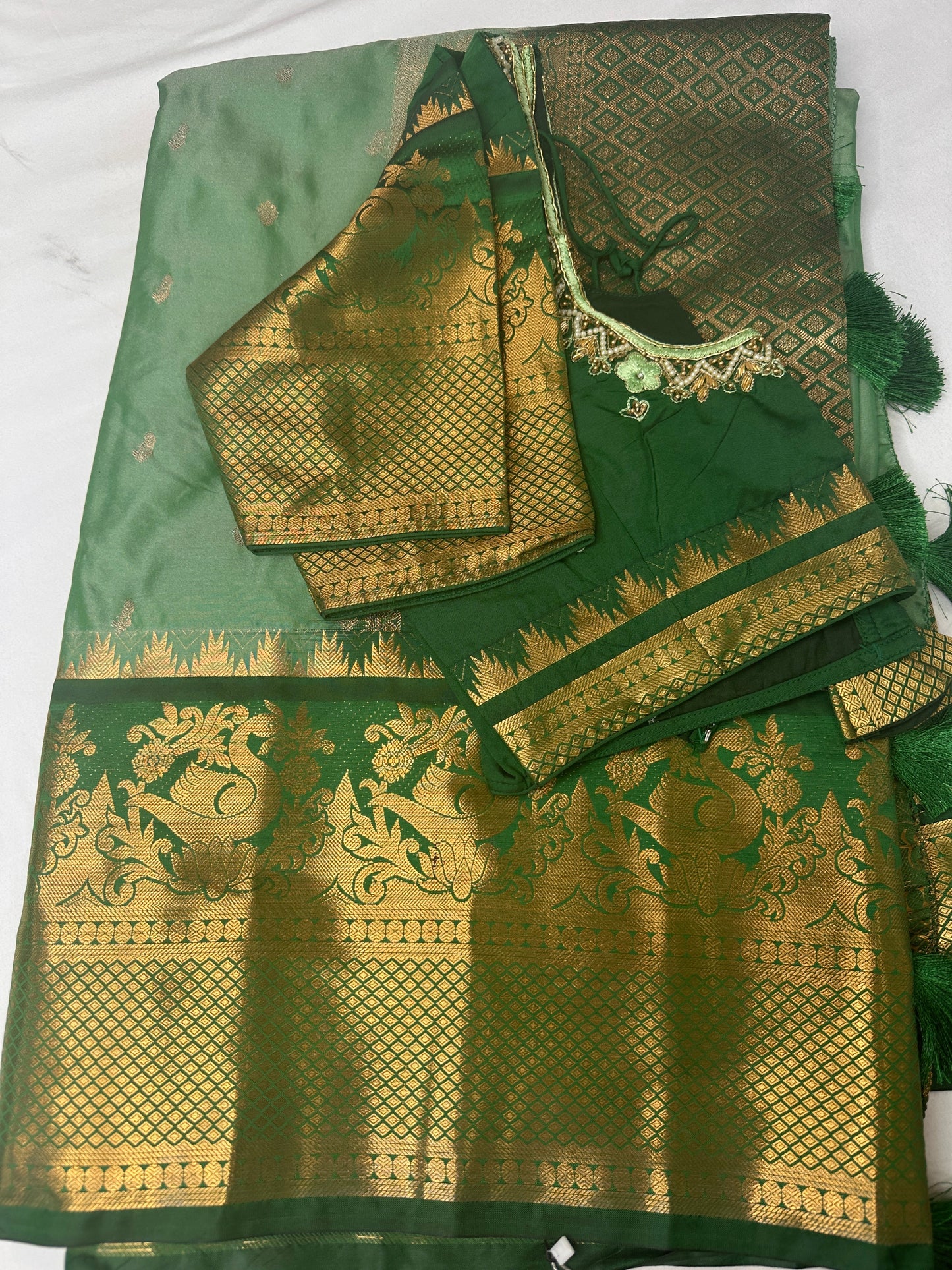 Green Semi Silk Pattu Gadwal Saree