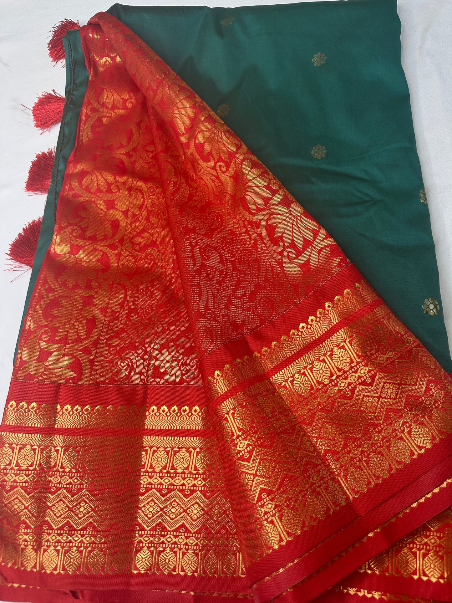 Green Red Semi Silk Pattu Gadwal Saree