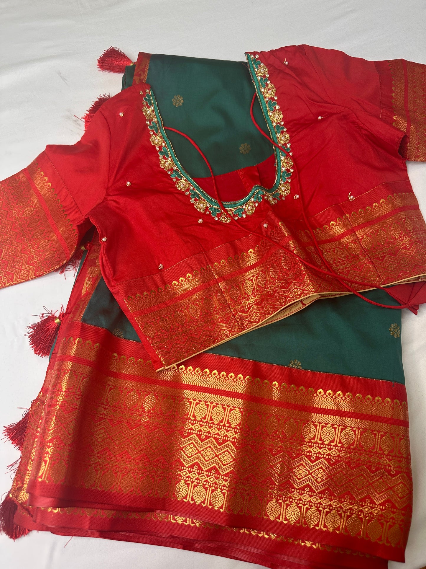 Green Red Semi Silk Pattu Gadwal Saree