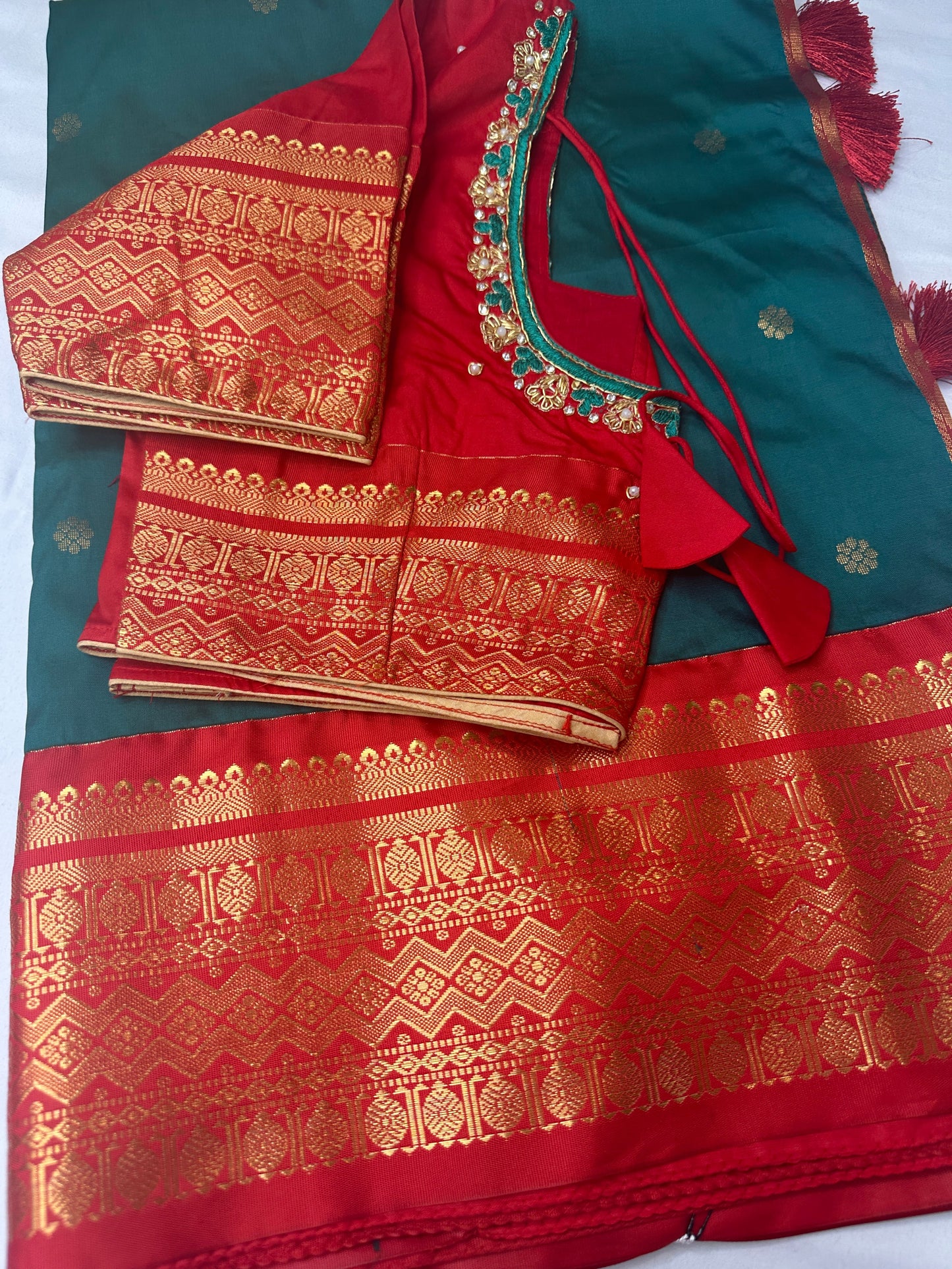 Green Red Semi Silk Pattu Gadwal Saree