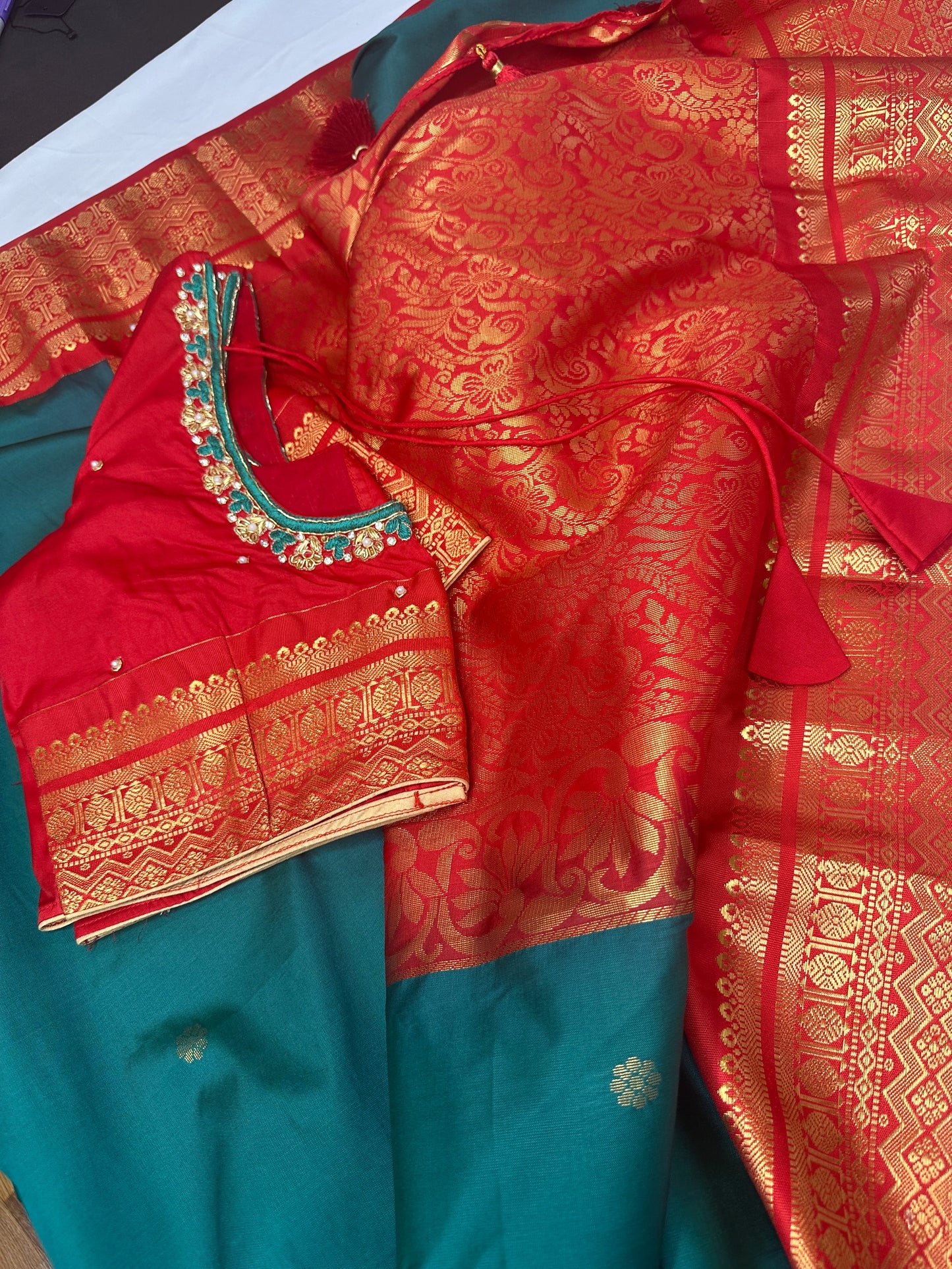 Green Red Semi Silk Pattu Gadwal Saree