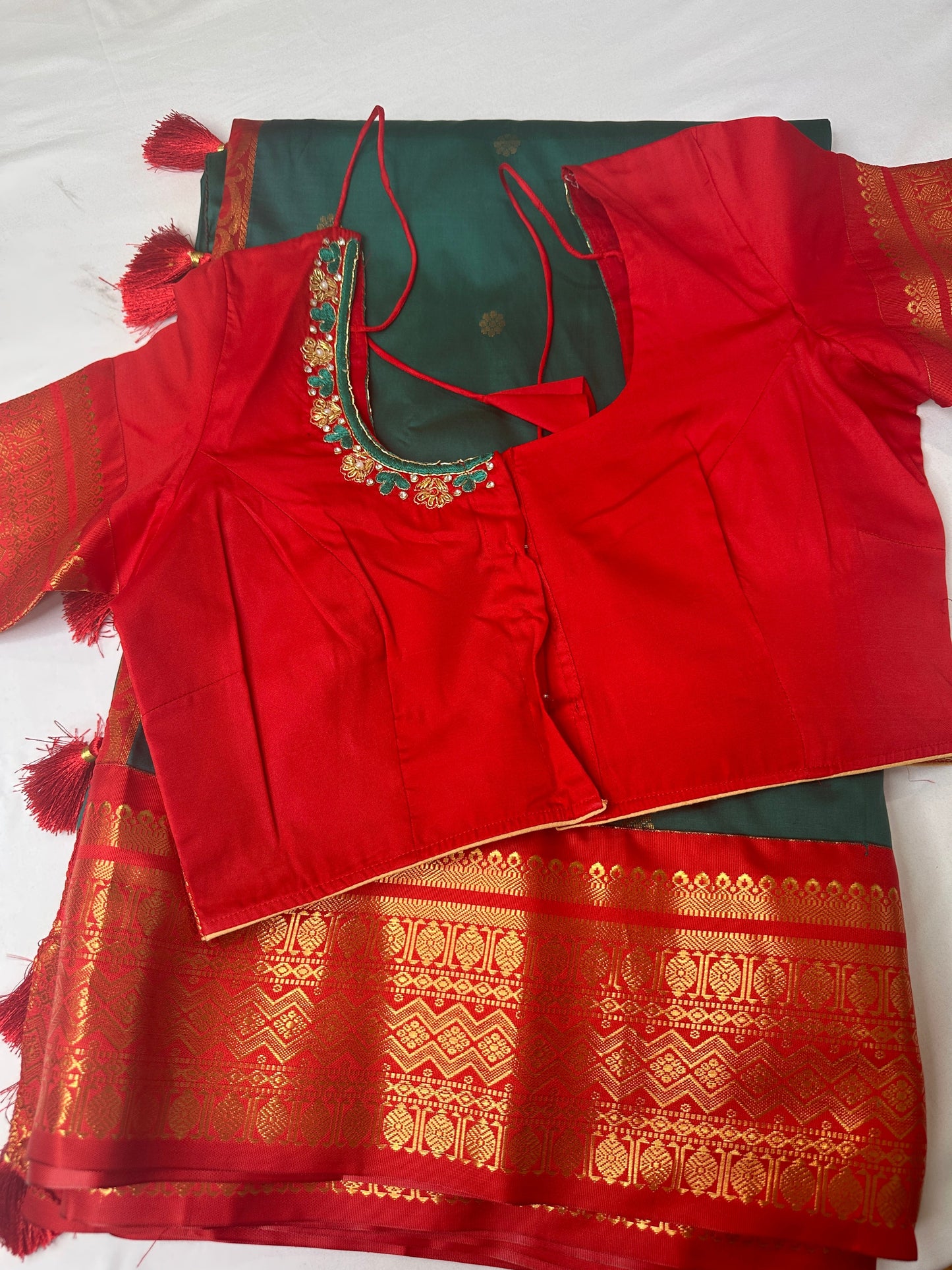 Green Red Semi Silk Pattu Gadwal Saree