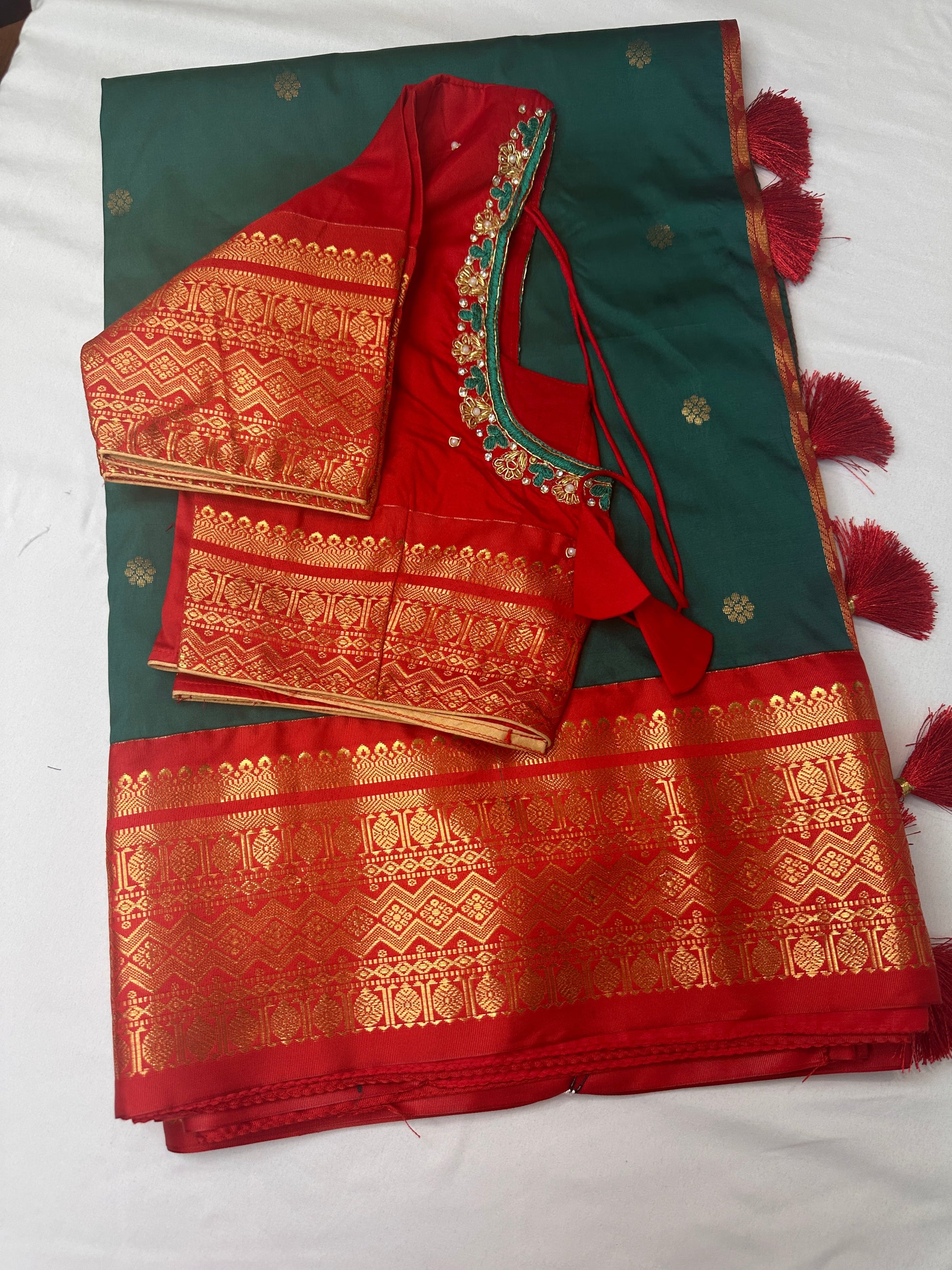 Green Red Semi Silk Pattu Gadwal Saree