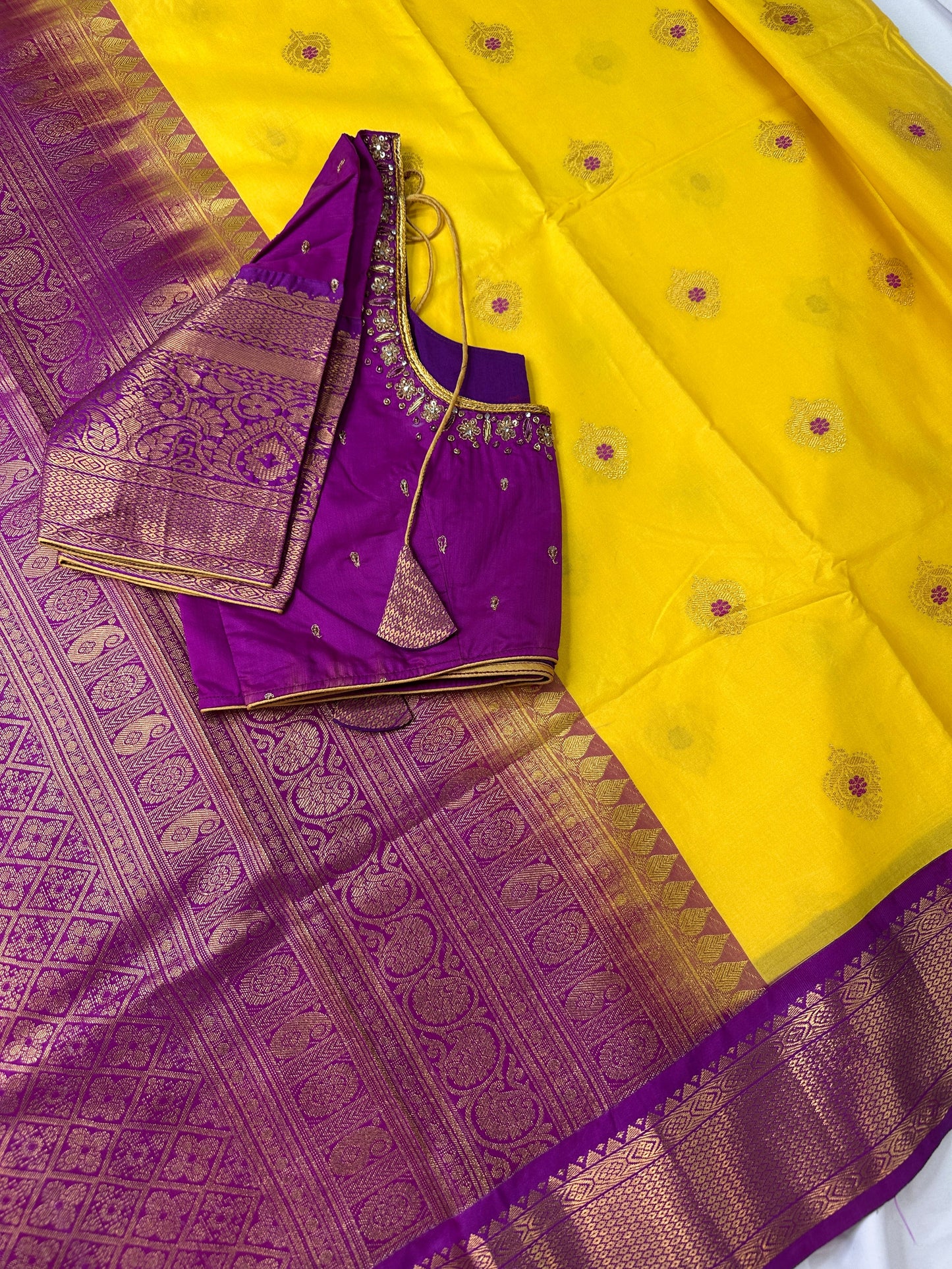 Yellow Semi Silk Pattu Gadwal Saree