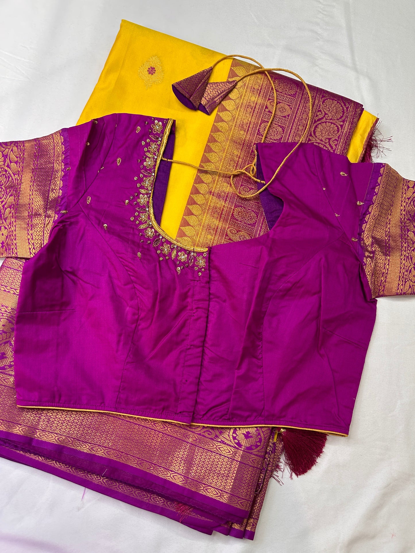 Yellow Semi Silk Pattu Gadwal Saree