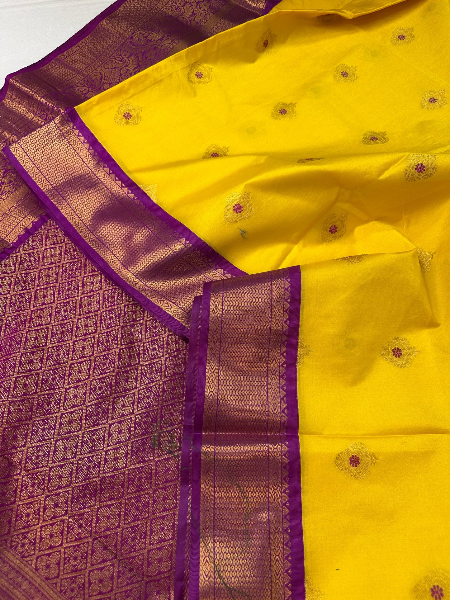 Yellow Semi Silk Pattu Gadwal Saree