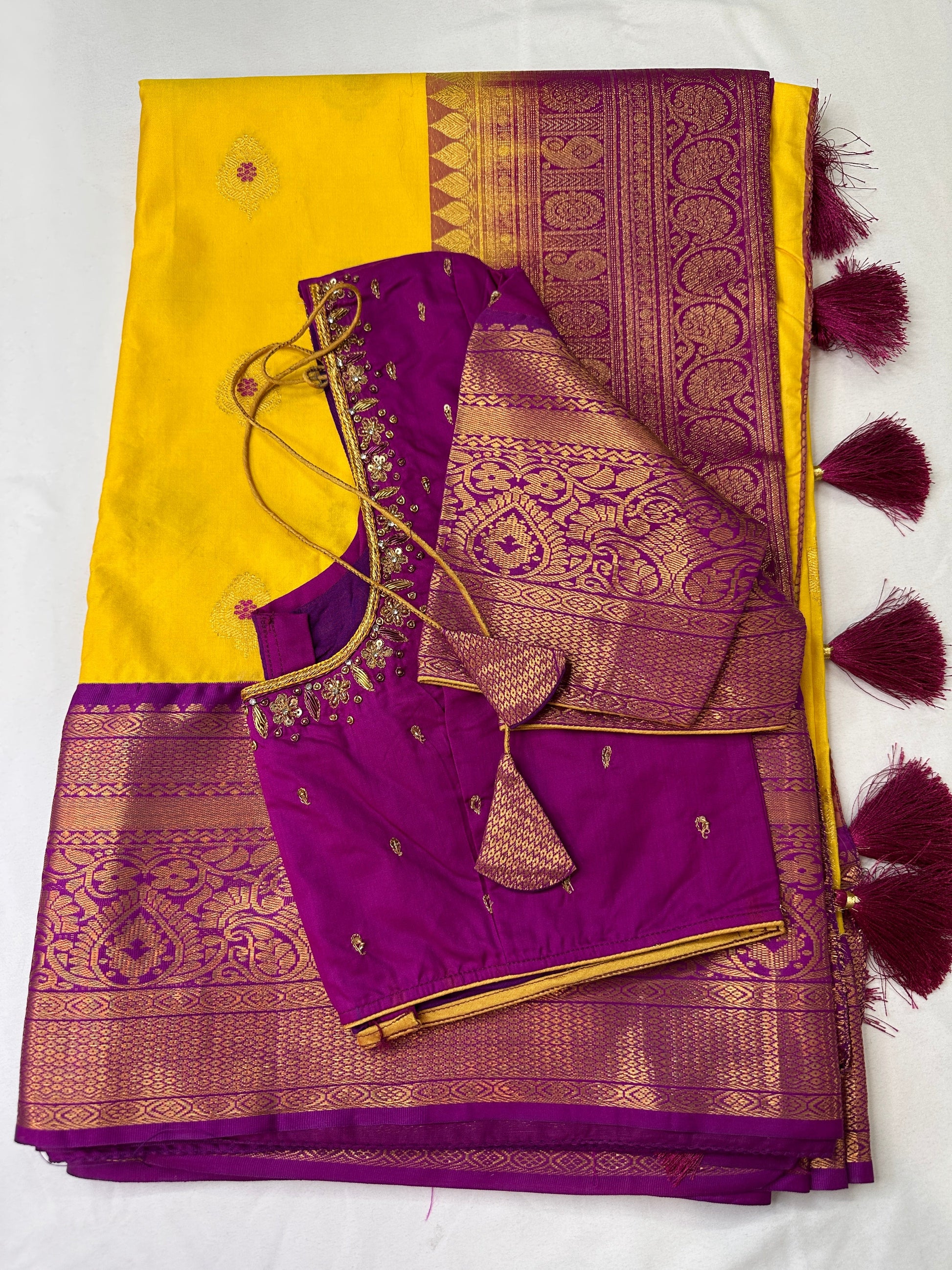 Yellow Semi Silk Pattu Gadwal Saree