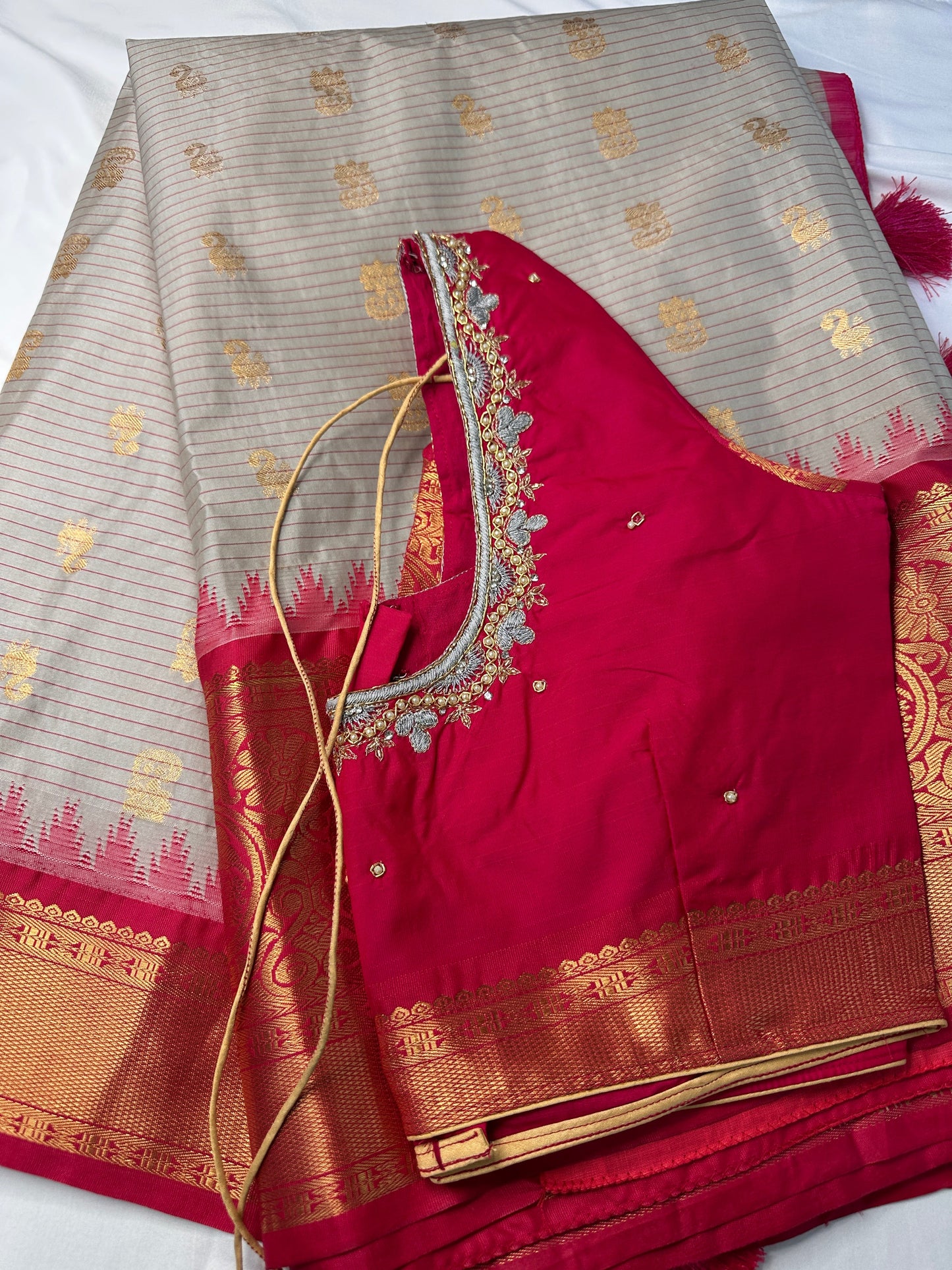 Cream Pink Pure Silk Pattu Gadwal Saree