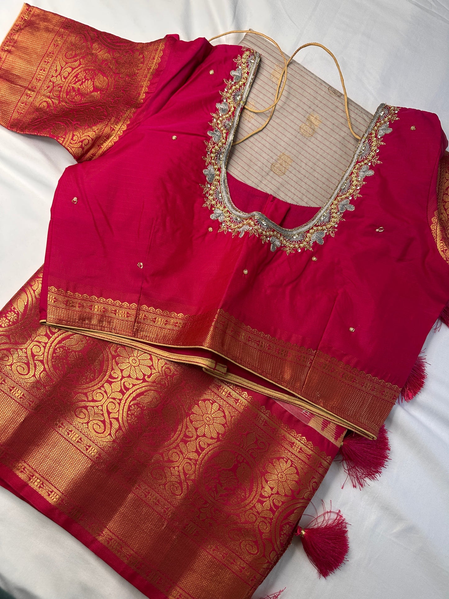 Cream Pink Pure Silk Pattu Gadwal Saree