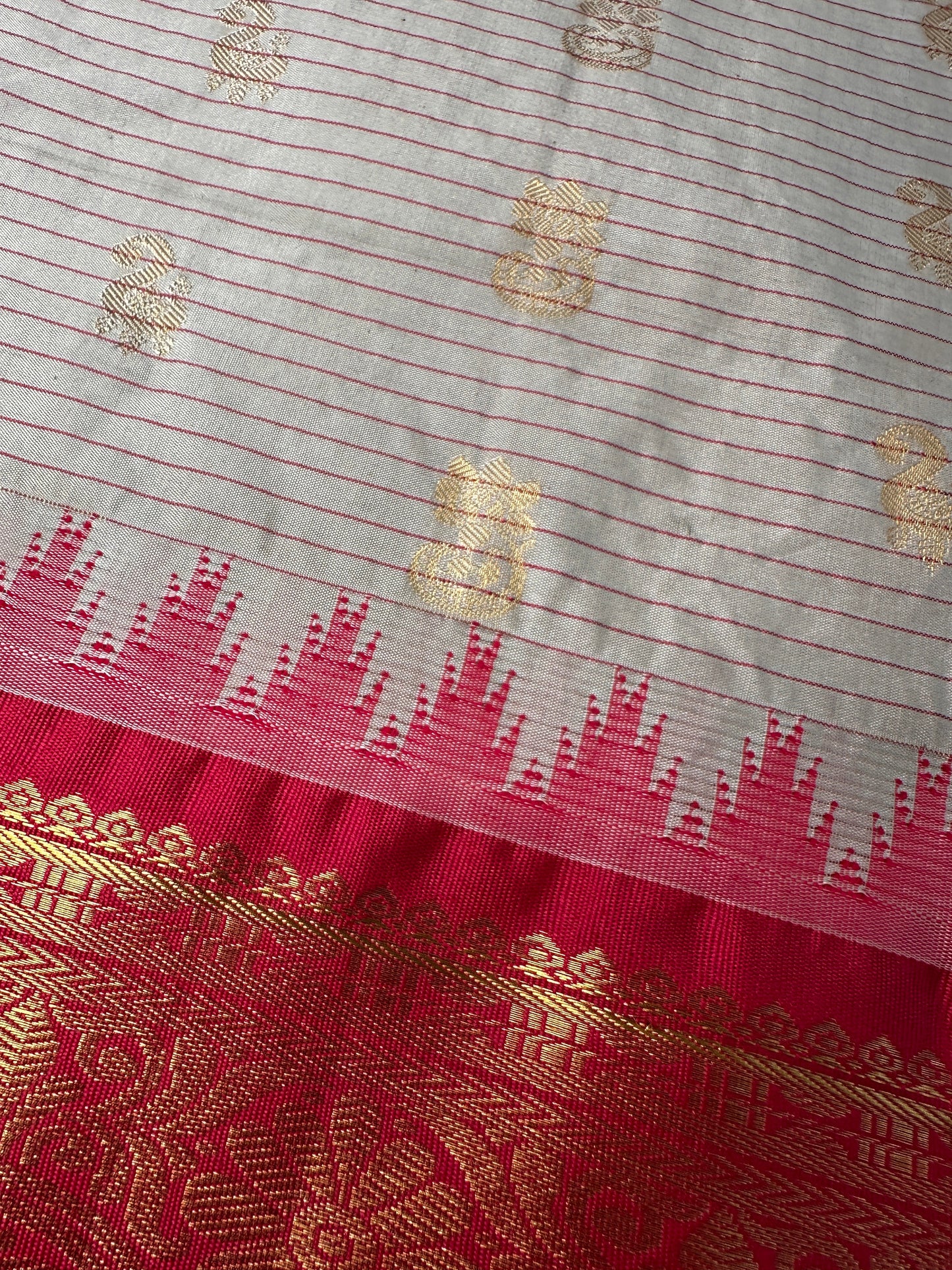Cream Pink Pure Silk Pattu Gadwal Saree