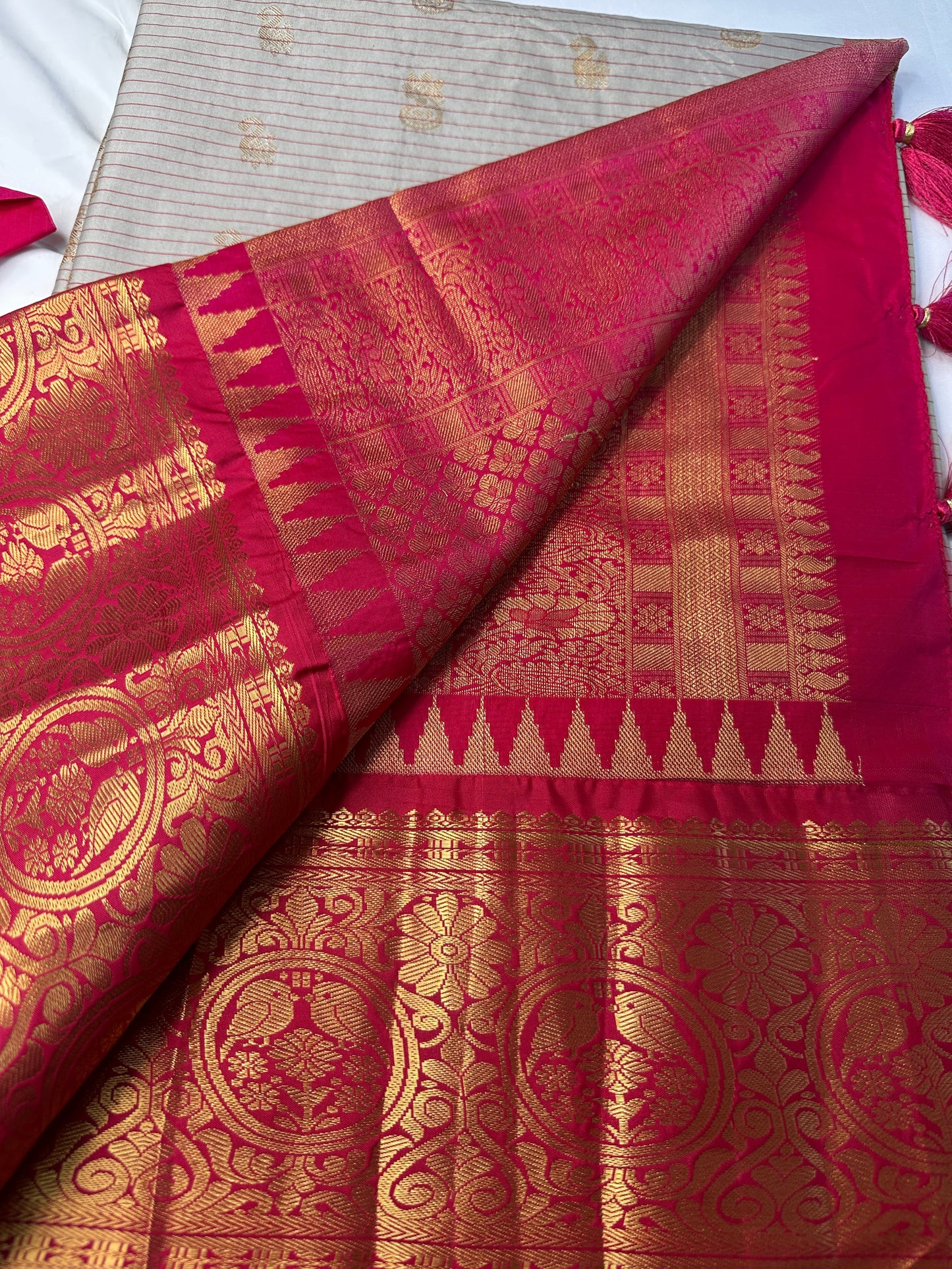 Cream Pink Pure Silk Pattu Gadwal Saree
