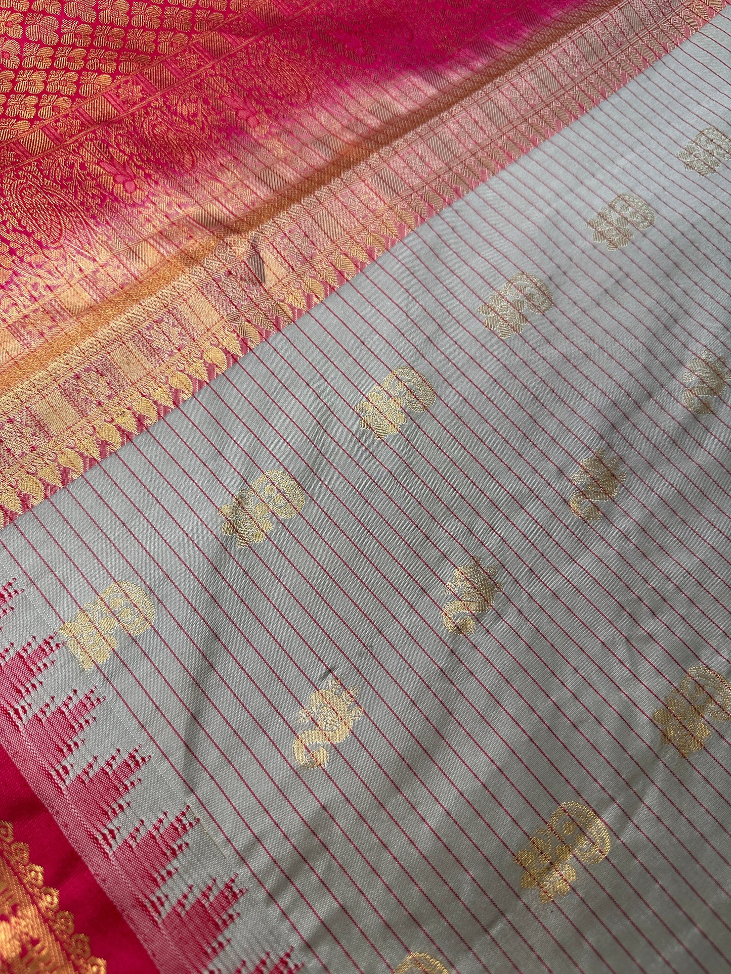 Cream Pink Pure Silk Pattu Gadwal Saree