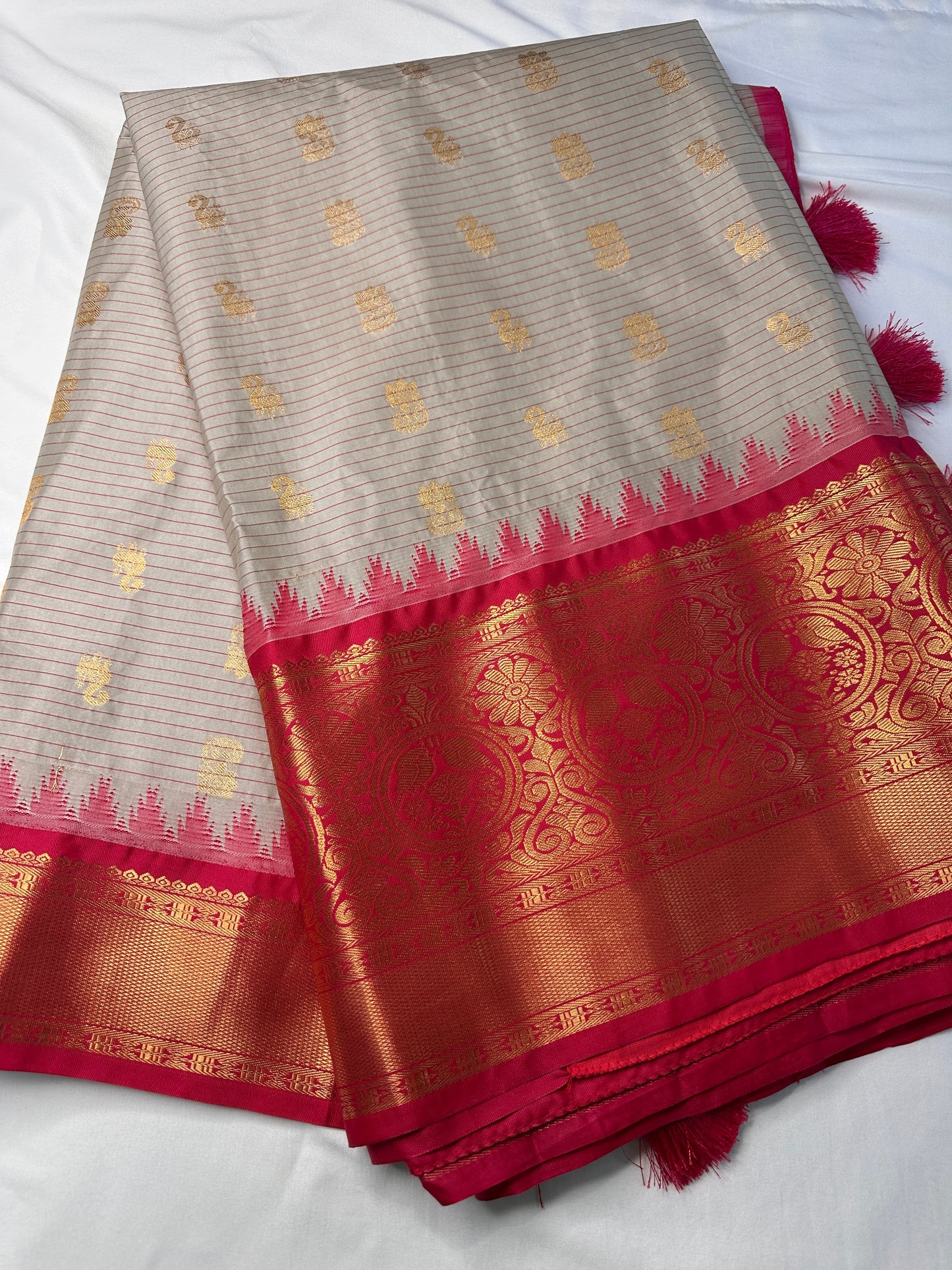 Cream Pink Pure Silk Pattu Gadwal Saree