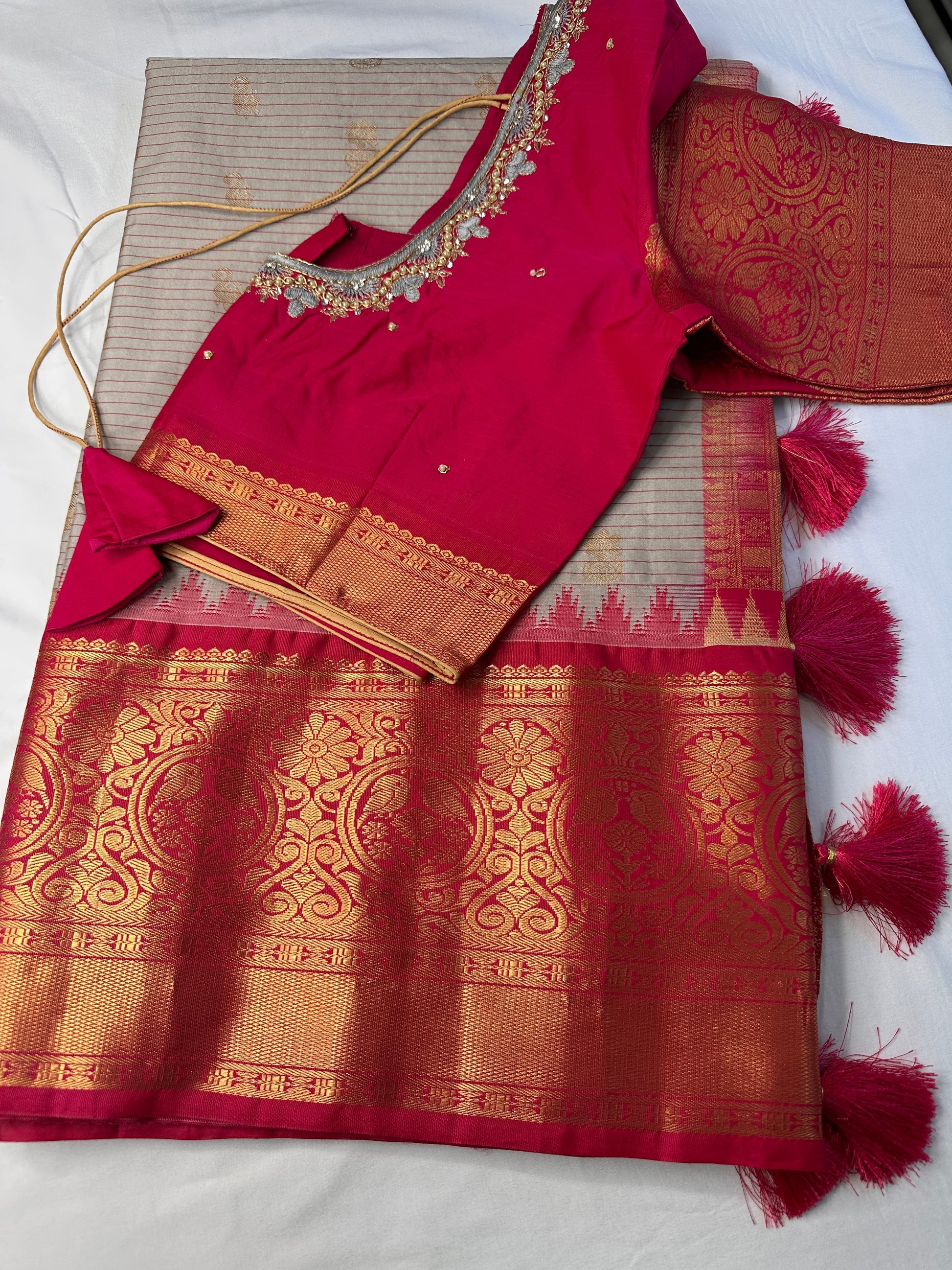 Cream Pink Pure Silk Pattu Gadwal Saree