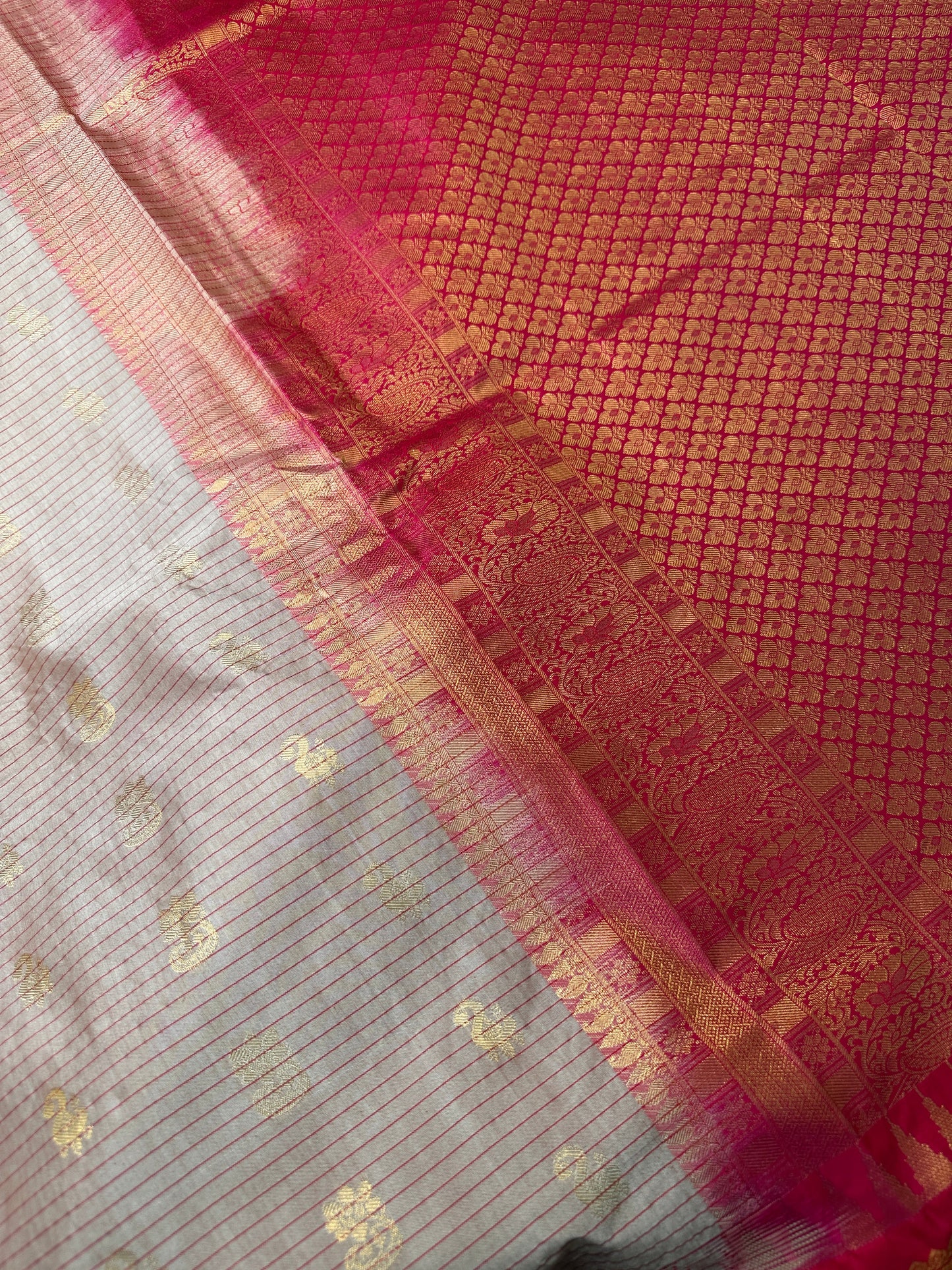 Cream Pink Pure Silk Pattu Gadwal Saree